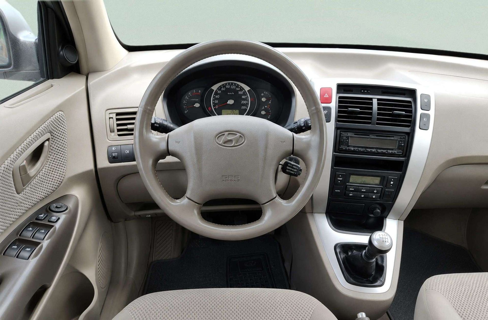 Hyundai Tucson 2.0 CRDi Comfort 4x2 - foto 25