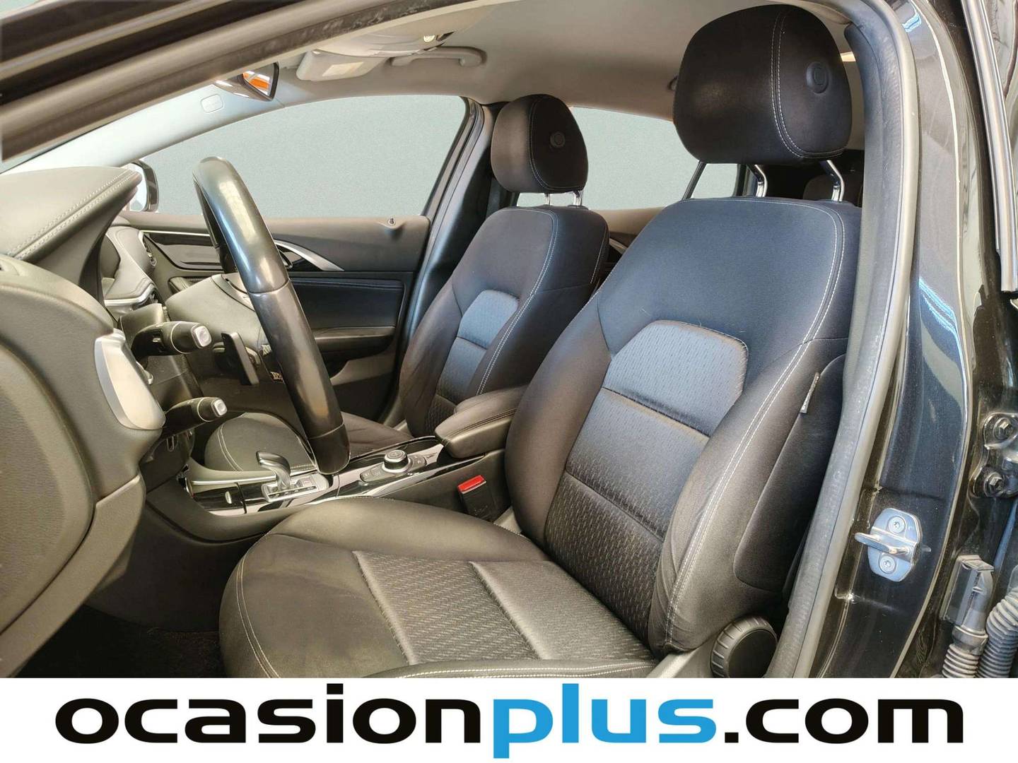 Foto asientos delanteros Infiniti Q30 Infiniti Q30 1.6 TC Premium 7DCT (156 CV)
