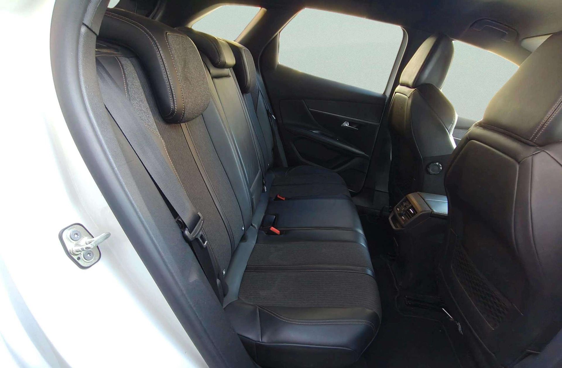 Peugeot 3008 BlueHDi 130 GT Line EAT8 - foto 22