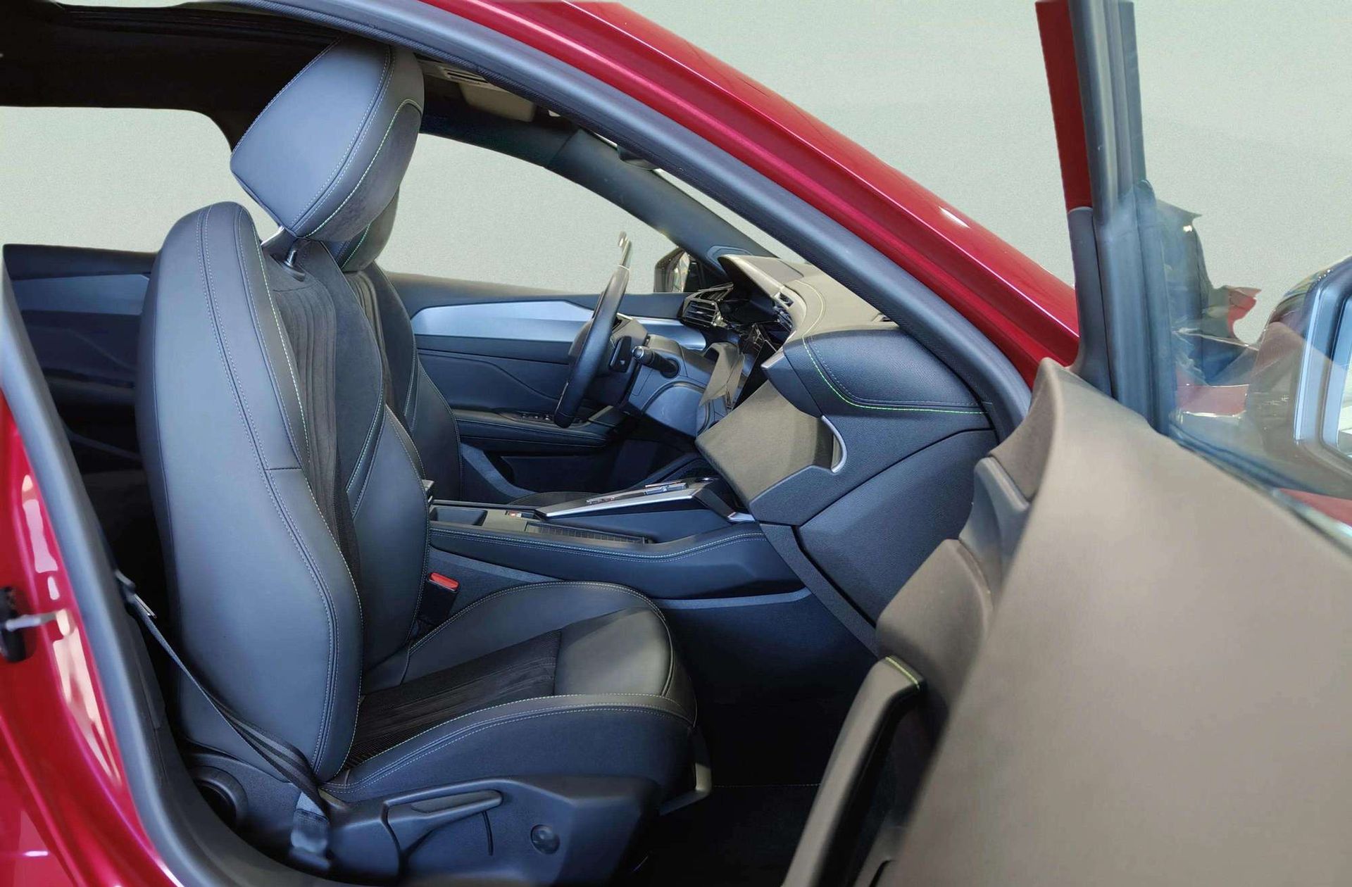 Peugeot 308 SW Hybrid 225 GT eEAT8 - foto 29