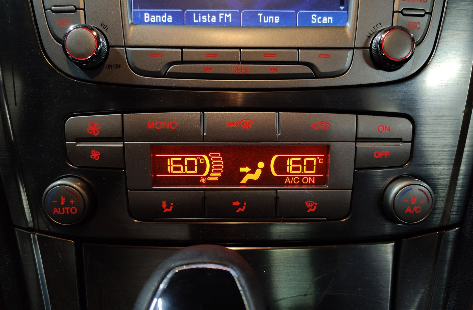 Ford Mondeo 2.0 TDCi Titanium PowerShift - foto 26