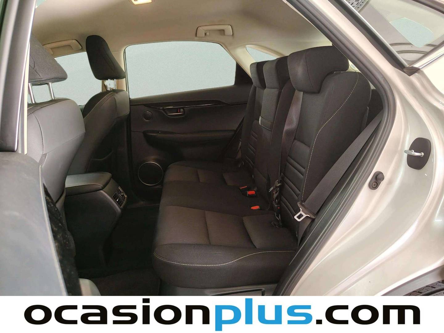 Foto asientos traseros Lexus NX Lexus NX 300h Business Navigation 2WD (197 CV)