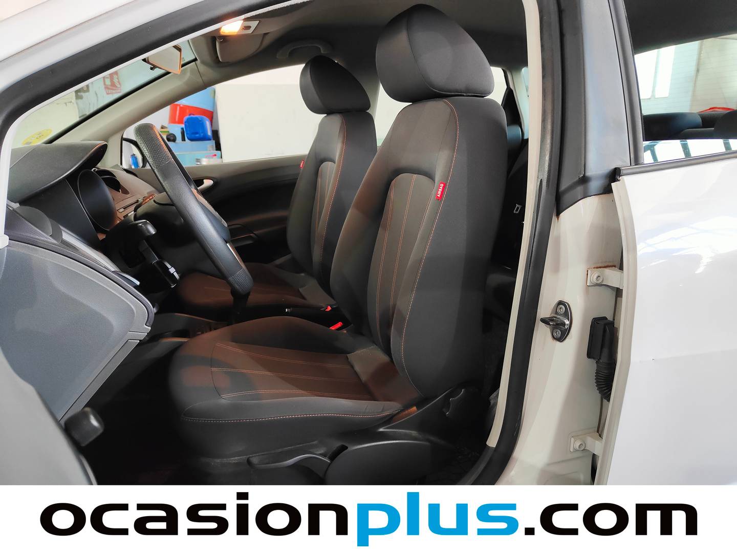 Foto asientos delanteros Seat Ibiza Seat Ibiza 1.6 TDI Reference (90 CV)