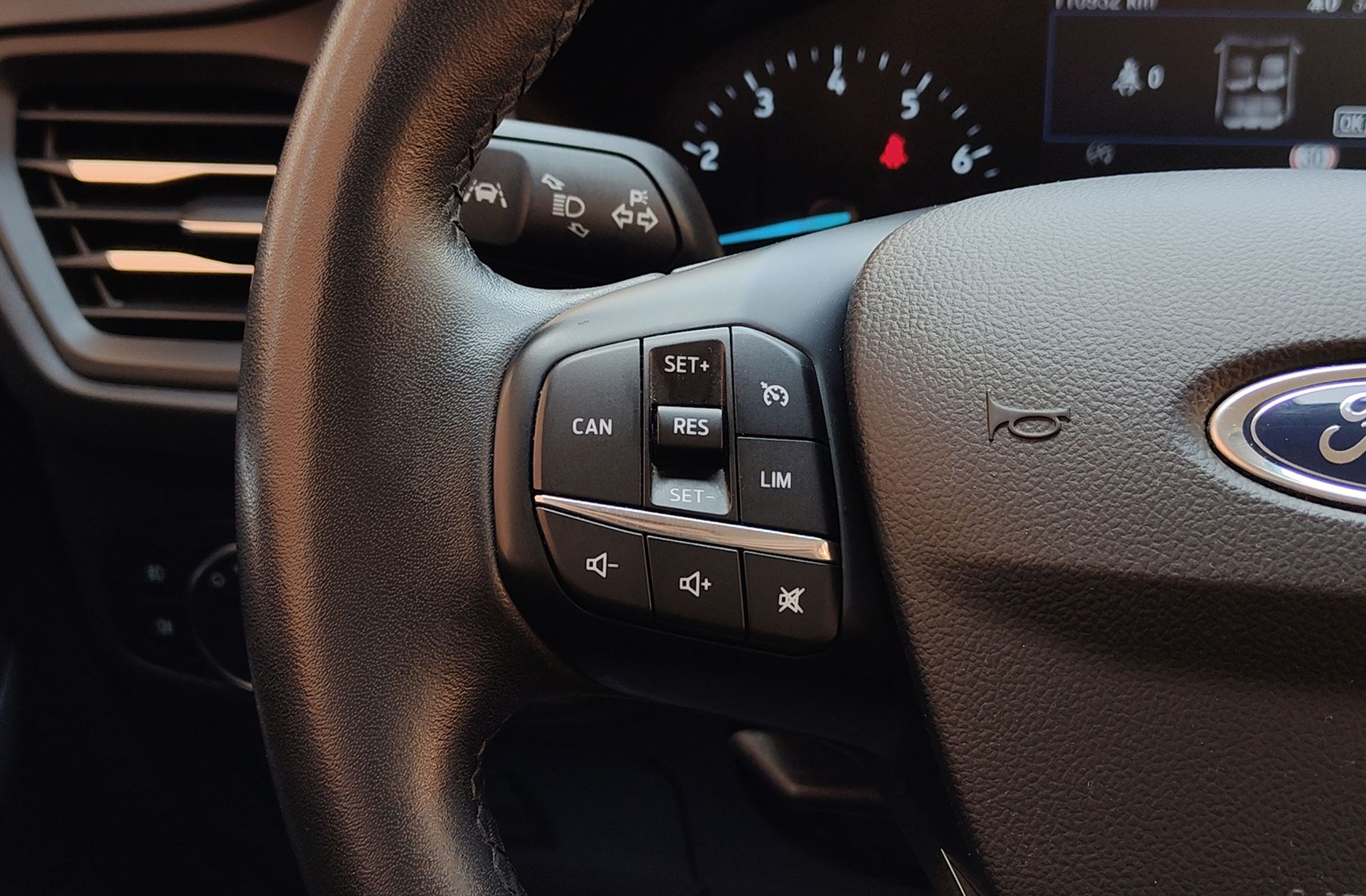 Ford Focus 1.0 EcoBoost Active - foto 28