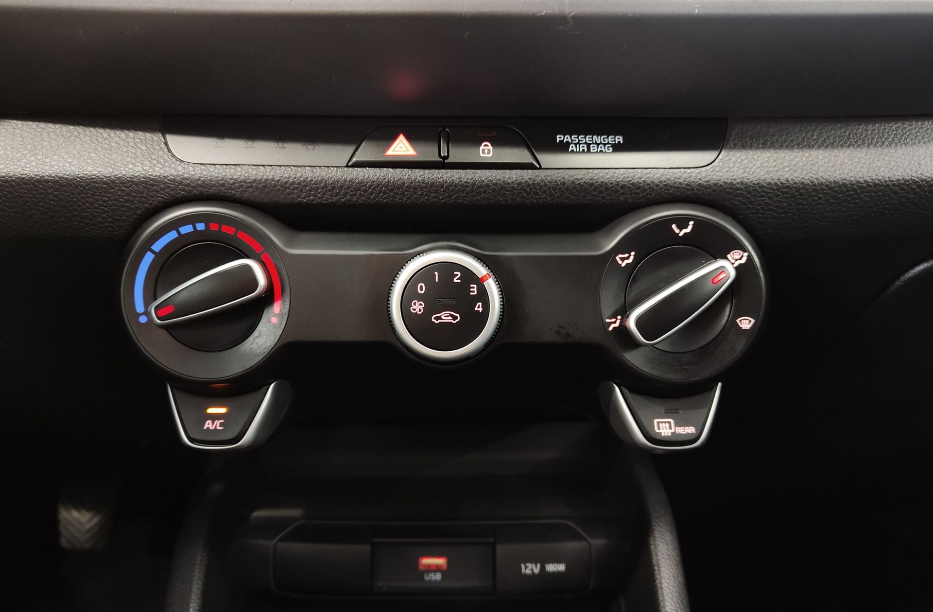 Kia Stonic 1.0 T-GDi MHEV Drive iMT - foto 27