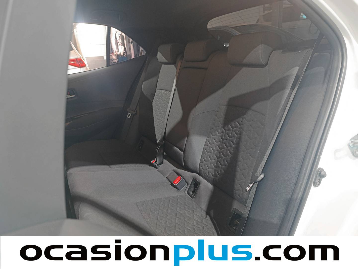 Foto asientos traseros Toyota Corolla Toyota Corolla 1.8 125 Híbrido Active Tech E-CVT (122 CV)