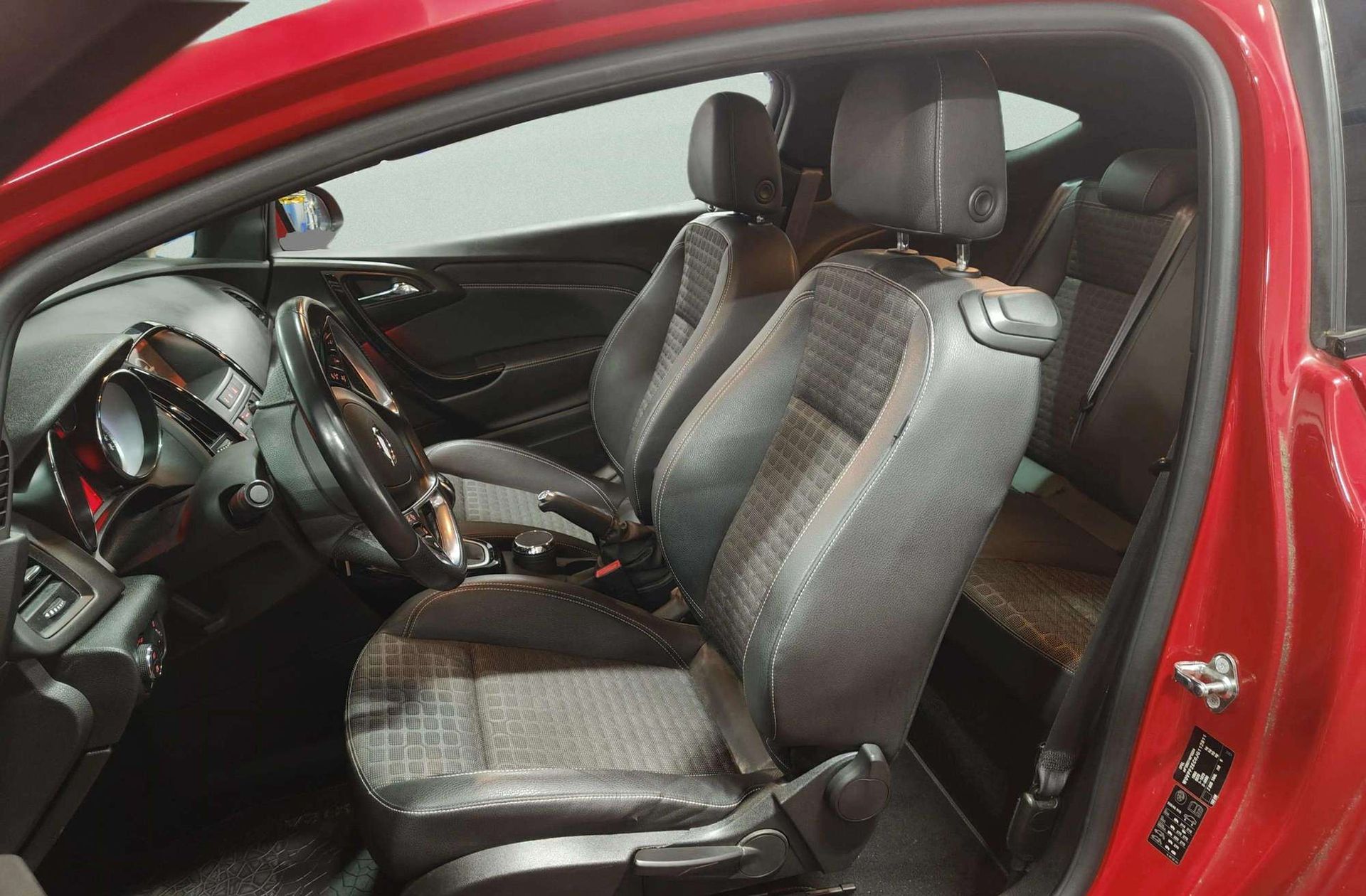 Opel GTC Astra GTC 1.4 Turbo Sportive - foto 9
