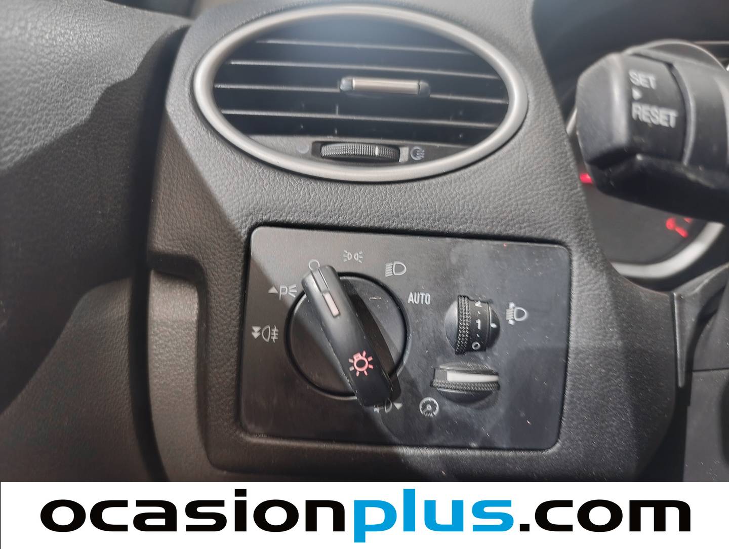 Extras y acabados del Ford Focus Ford Focus 1.6 TDCI Sedan Trend (109 CV)