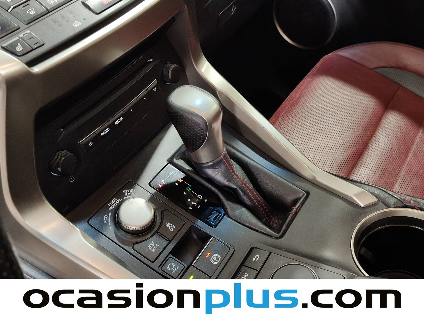 Lexus NX Lexus NX 300h F Sport 4WD + Navibox (197 CV) de segunda mano