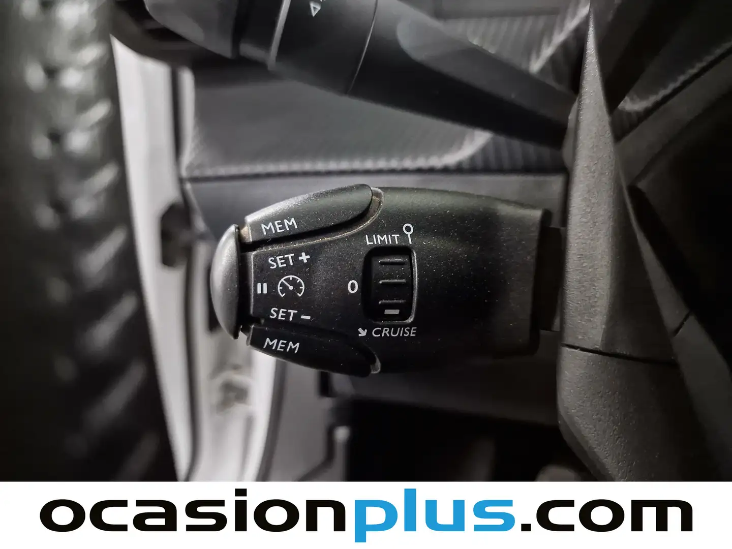 Foto Peugeot 2008 Peugeot 2008 BlueHDi 110 Allure (110 CV)