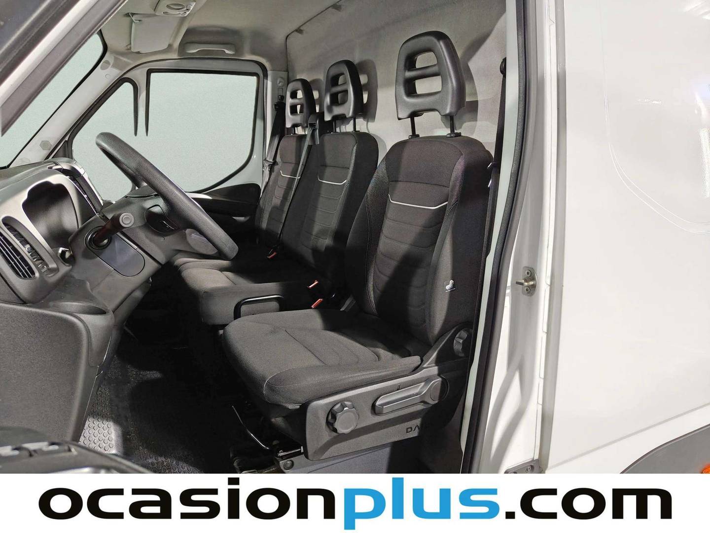 Foto asientos delanteros Iveco Daily Iveco Daily Furgon 35S 16 V 3520L/H2 (156 CV)
