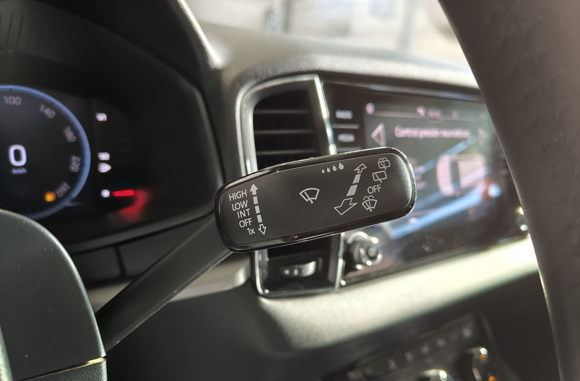 Škoda Karoq 2.0 TDI Ambition 4x4 DSG - foto 29