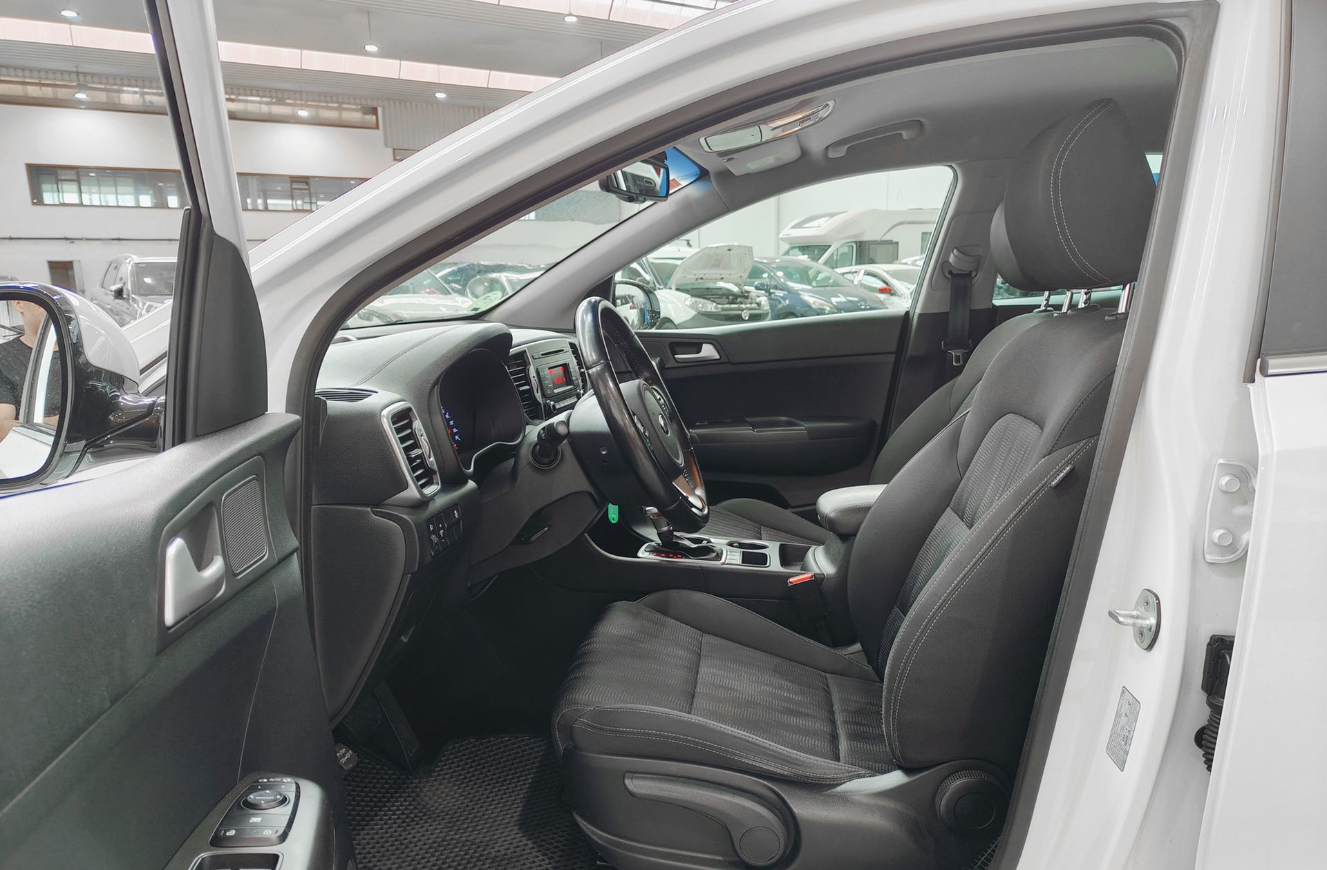 Kia Sportage 1.6 CRDi Concept 4x2 - foto 9