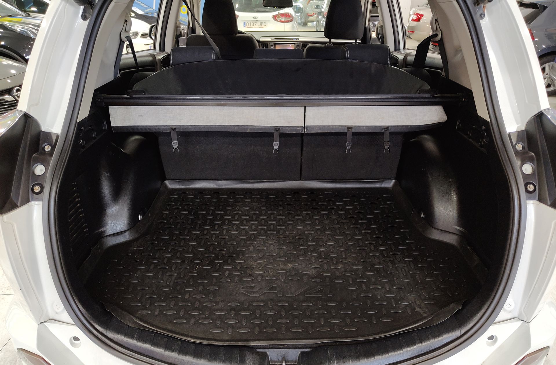 Toyota RAV4 150D 2WD Advance - foto 17