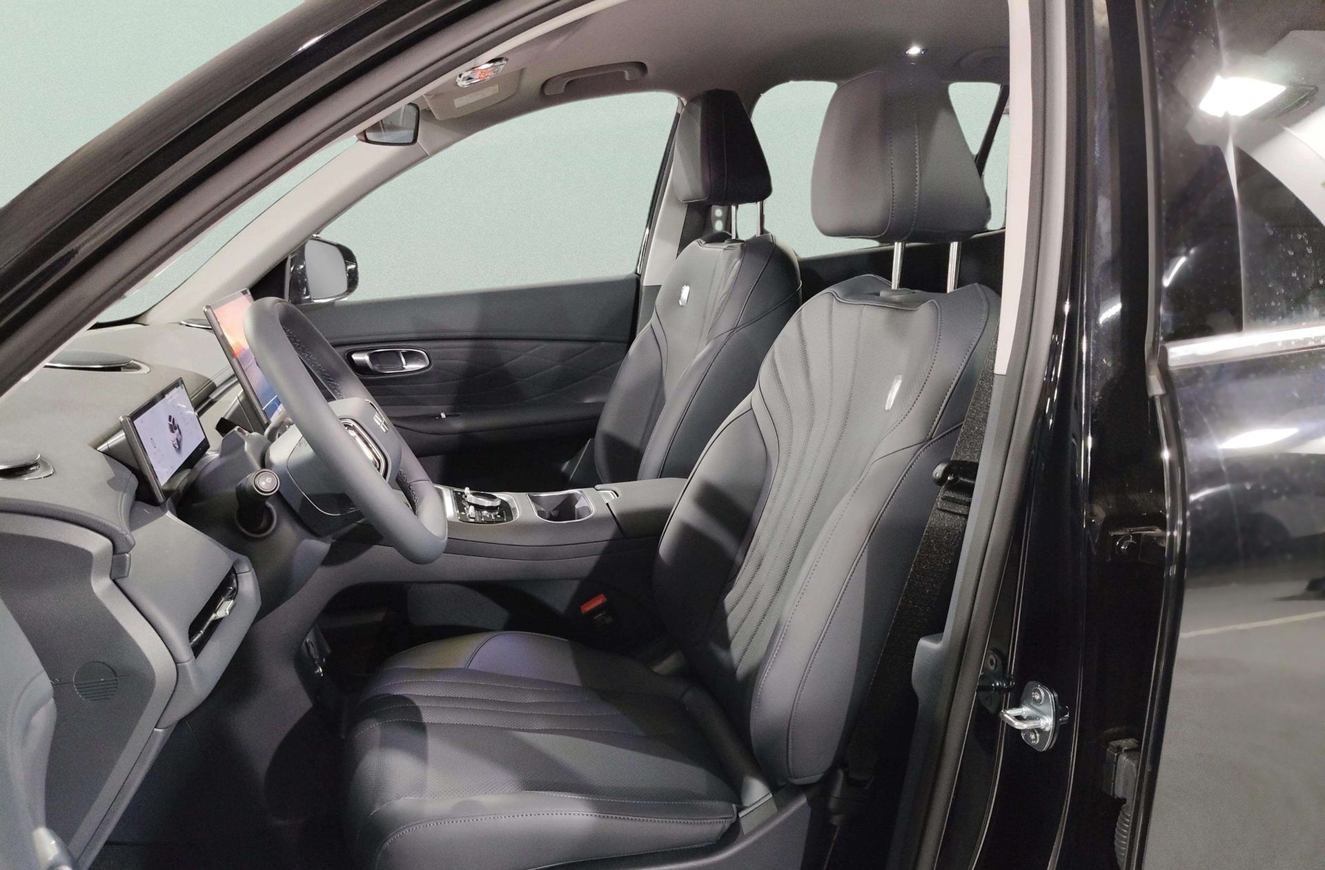 Geely Starray EM-i 1.5 PHEV Pro - foto 13