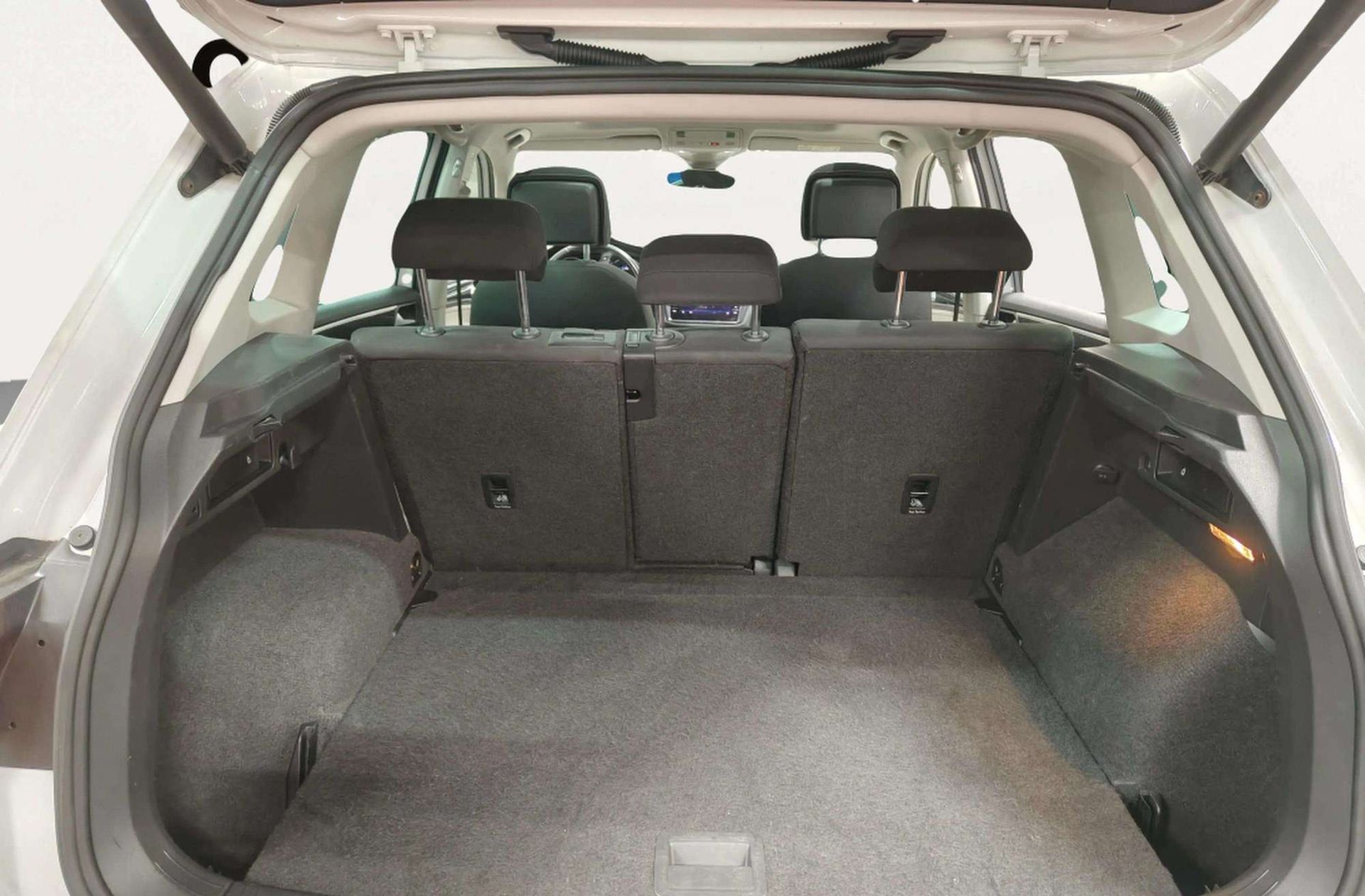 Volkswagen Tiguan Sport 2.0 TDI Pack R-Line - foto 18