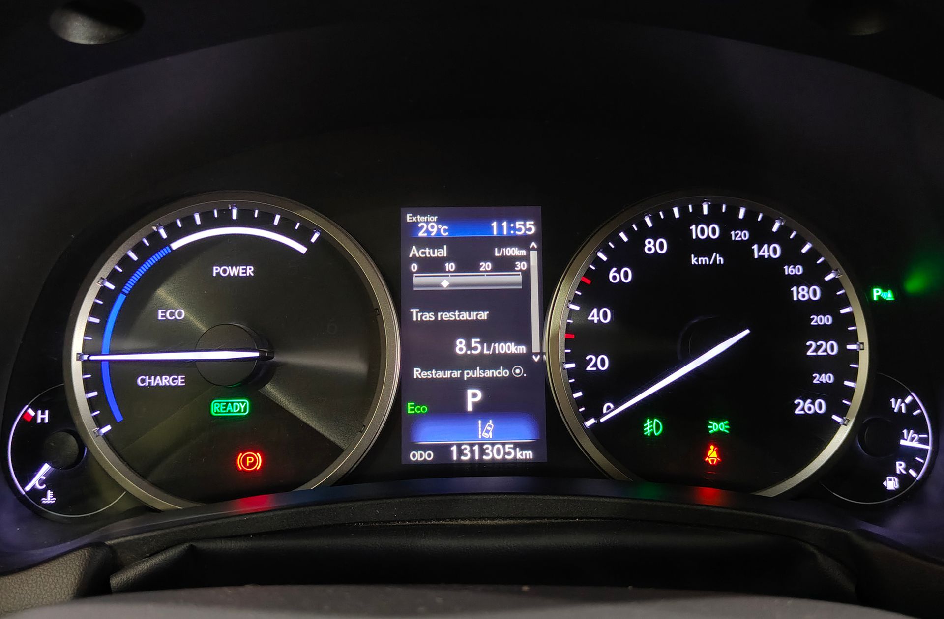 Lexus NX 300h Executive 4WD - foto 26
