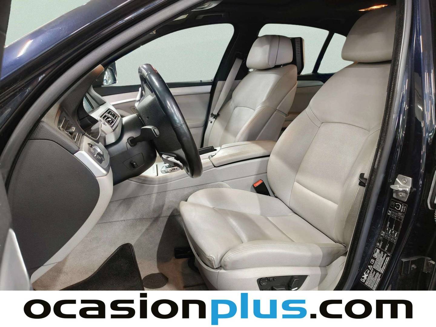 Foto asientos delanteros BMW Serie 5 BMW Serie 5 550i xDrive (407 CV)
