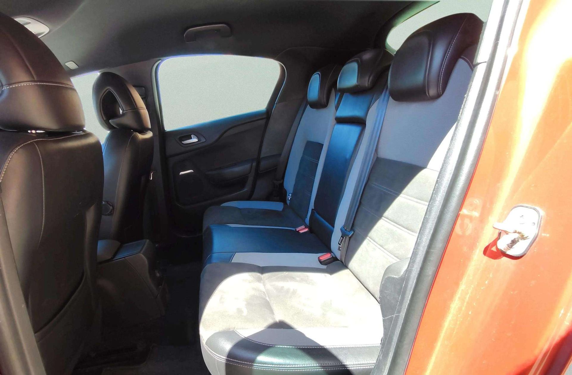 DS 4 Crossback 1.6 BlueHDi EAT6 Style - foto 15
