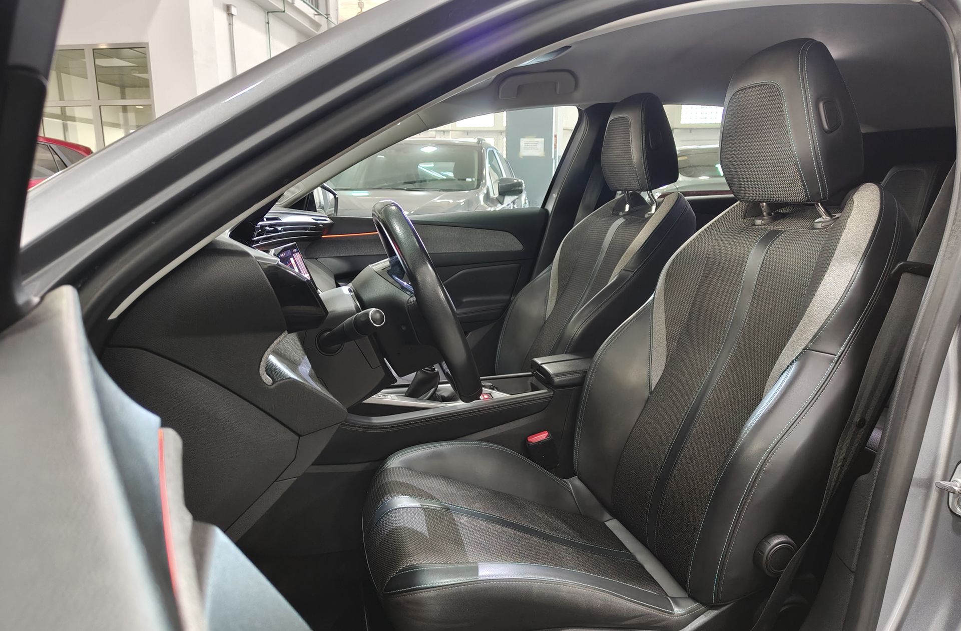 Peugeot 308 BlueHDi 130 Allure - foto 11