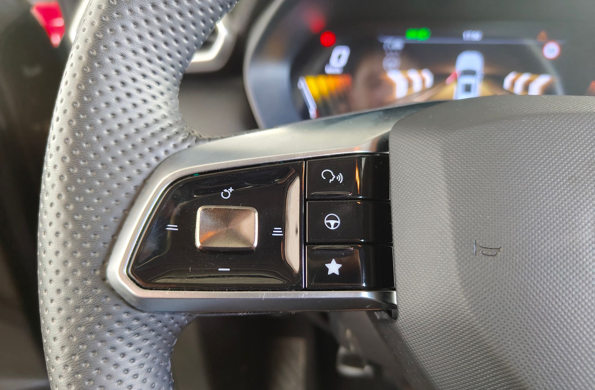 MG ZS 1.5 Hybrid+ Luxury - foto 24