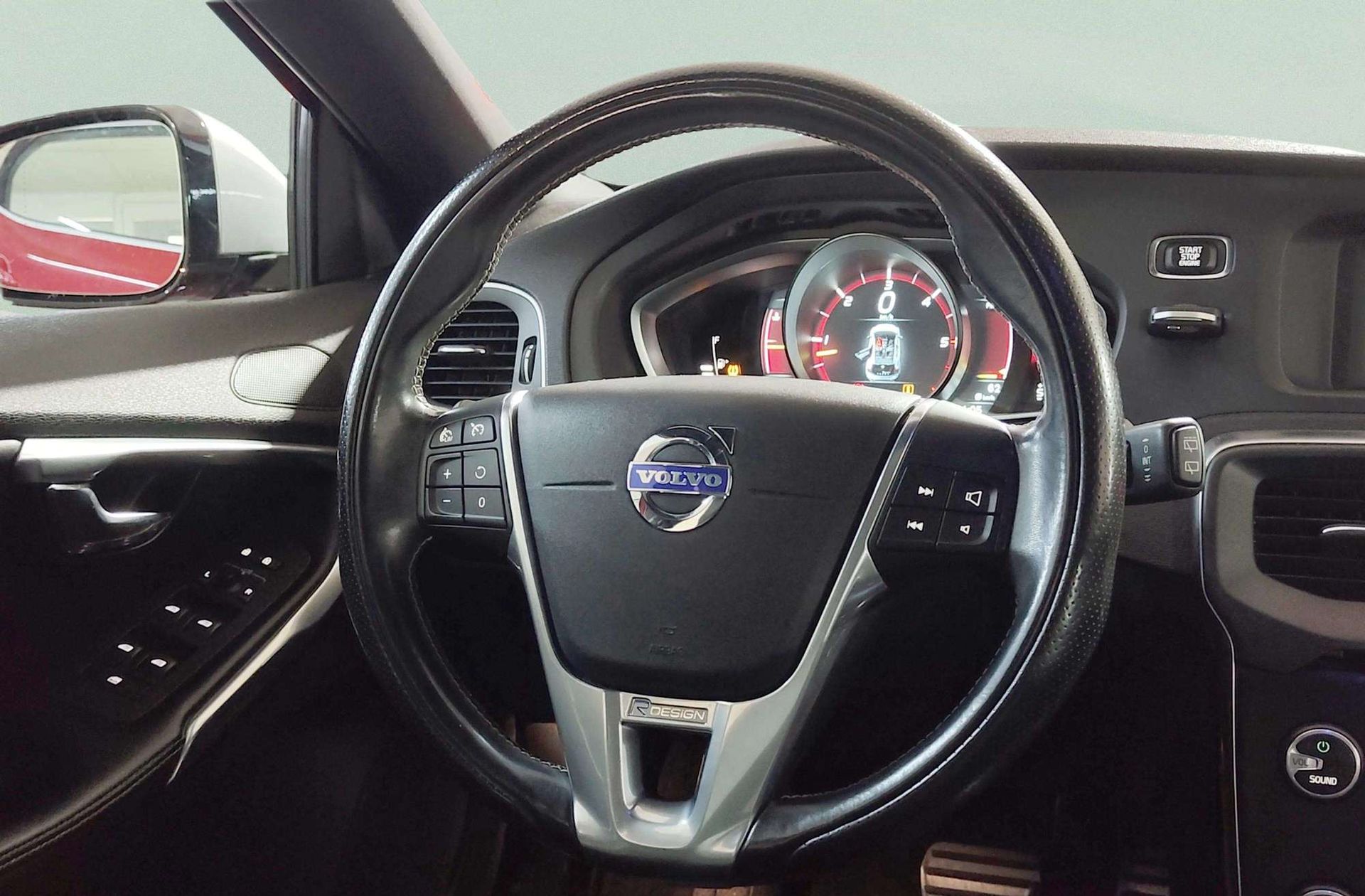 Volvo V40 D3 R-Design Momentum - foto 22