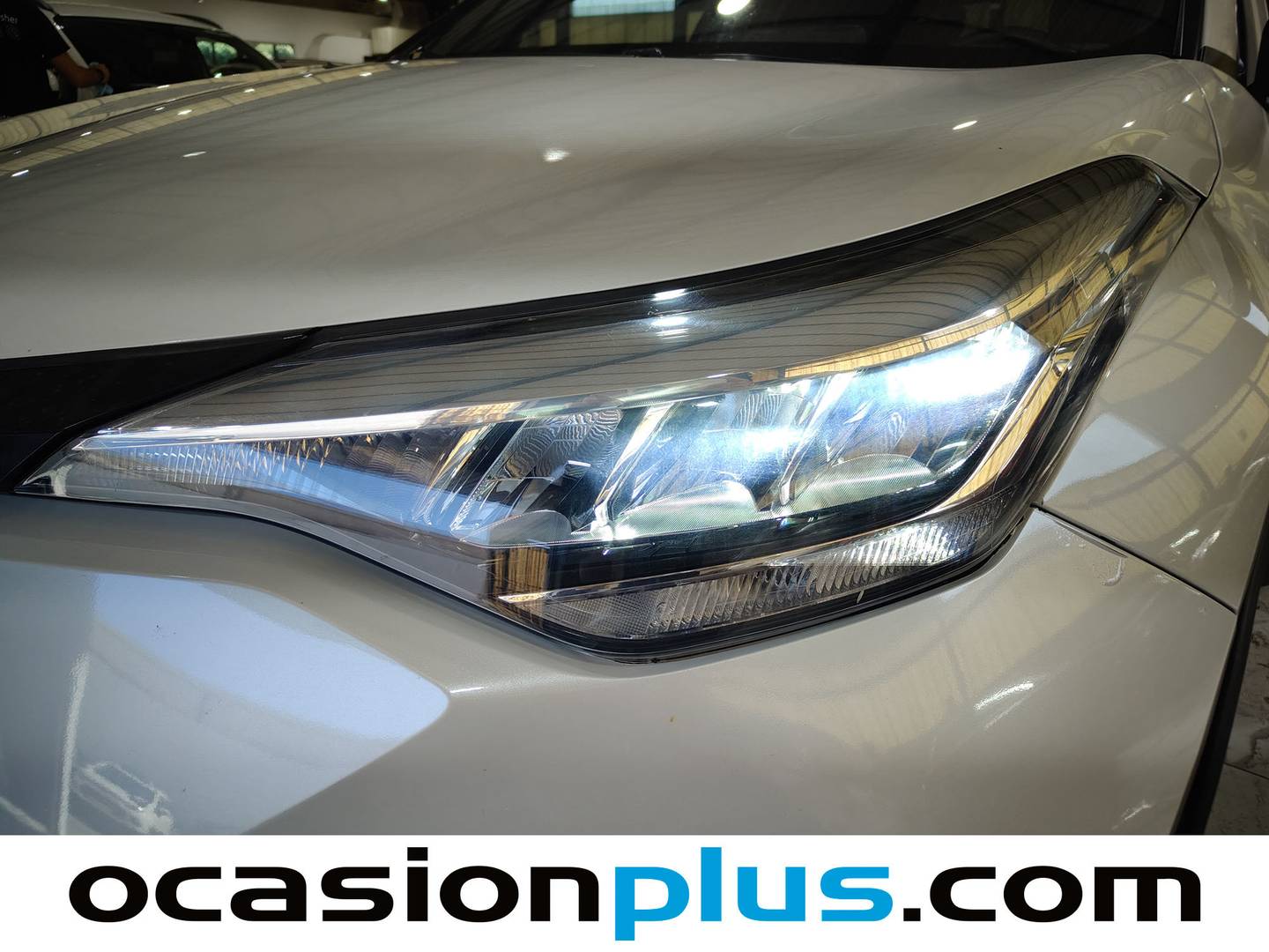 Equipamiento del Toyota C-HR Toyota C-HR 1.8 125H Advance (122 CV)