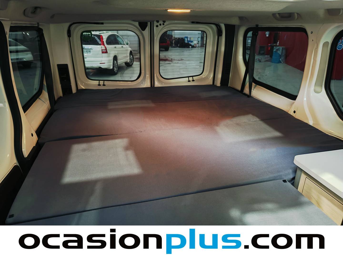 Equipamiento del Renault Trafic Renault Trafic Combi Mixto Energy Blue dCi (110 CV) Camperizada