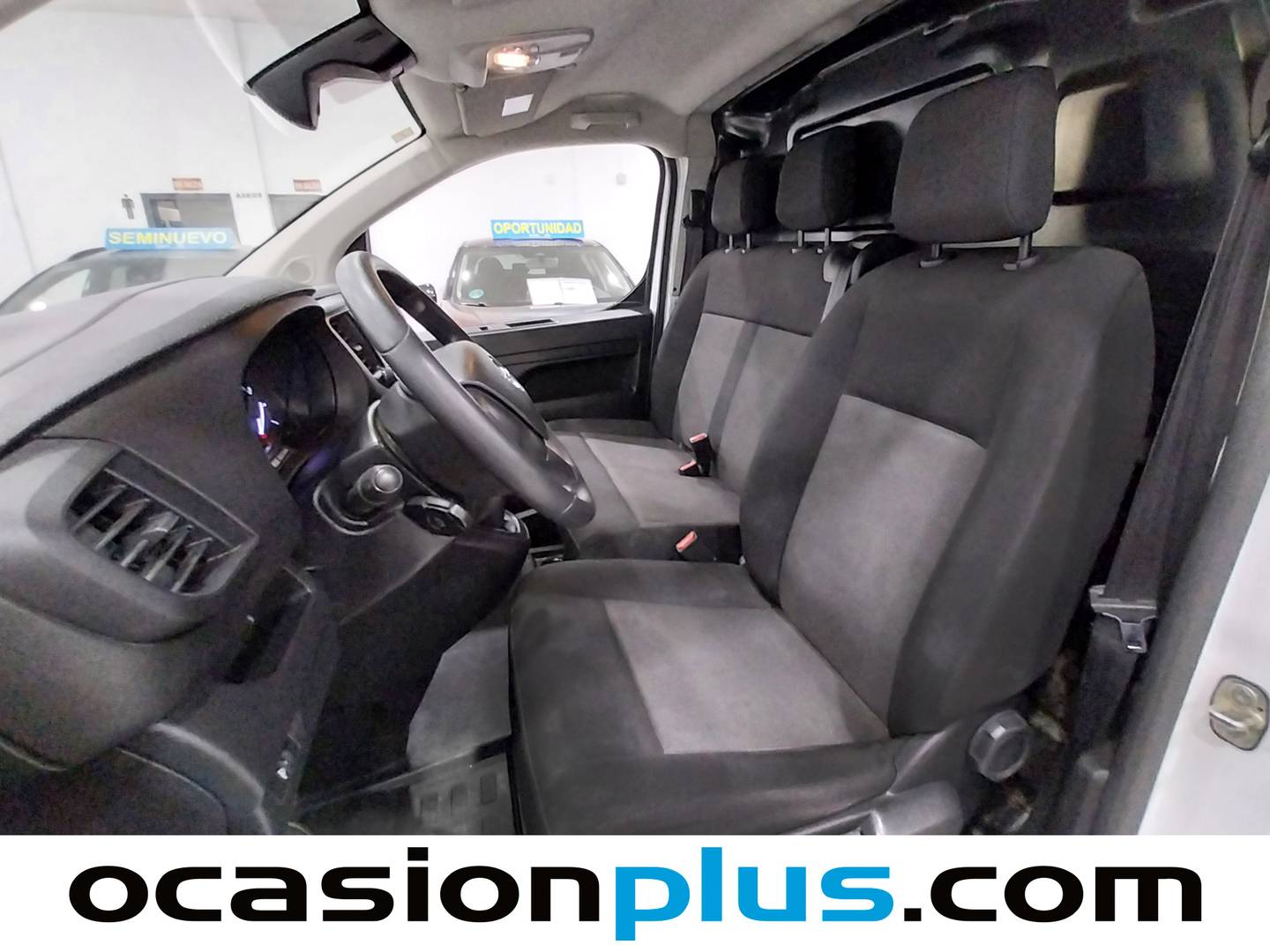 Foto asientos delanteros Opel Vivaro Opel Vivaro BlueHDi 100 L Incrementada (102 CV)