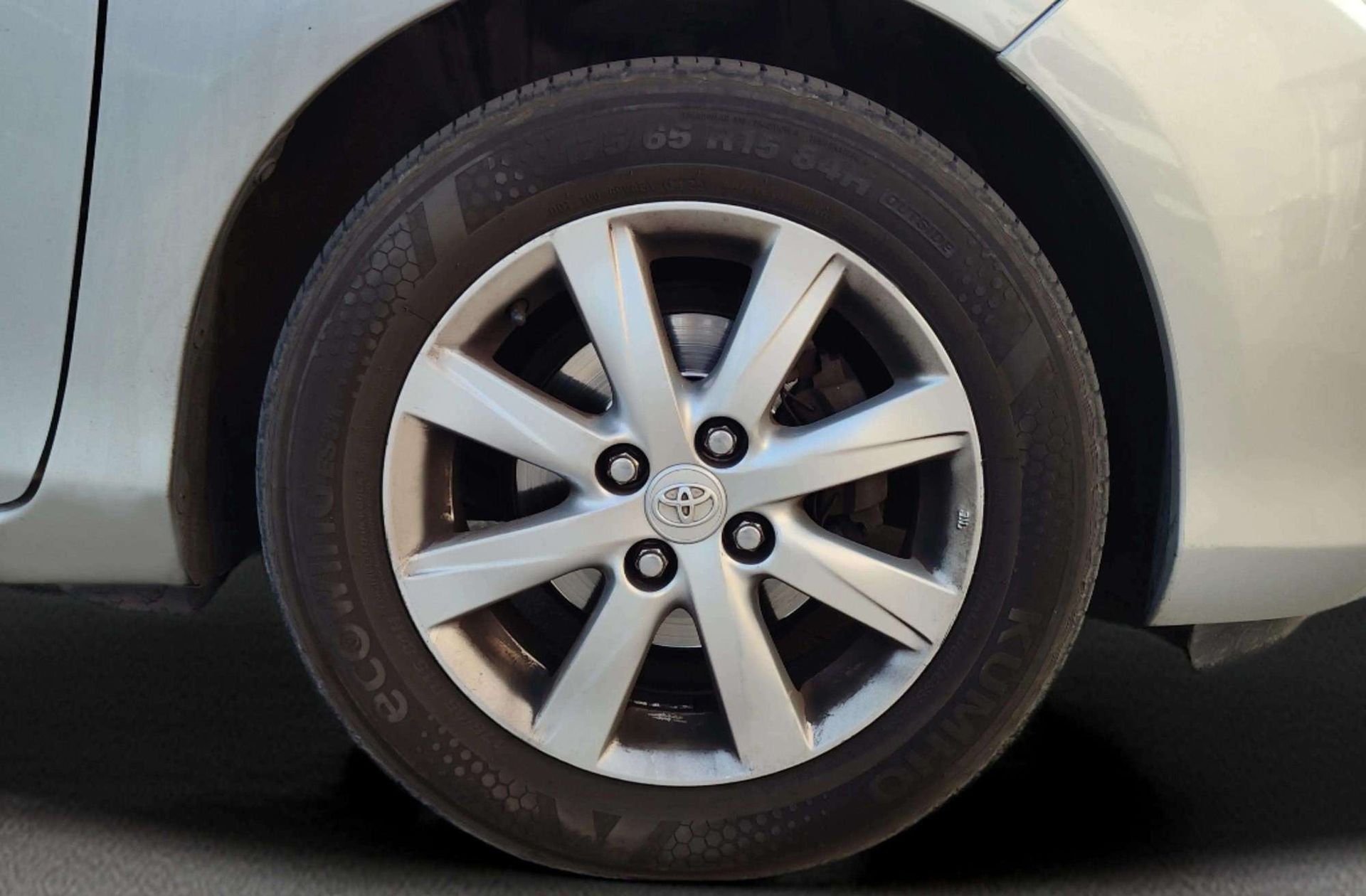 Toyota Yaris 1.3 Active - foto 38