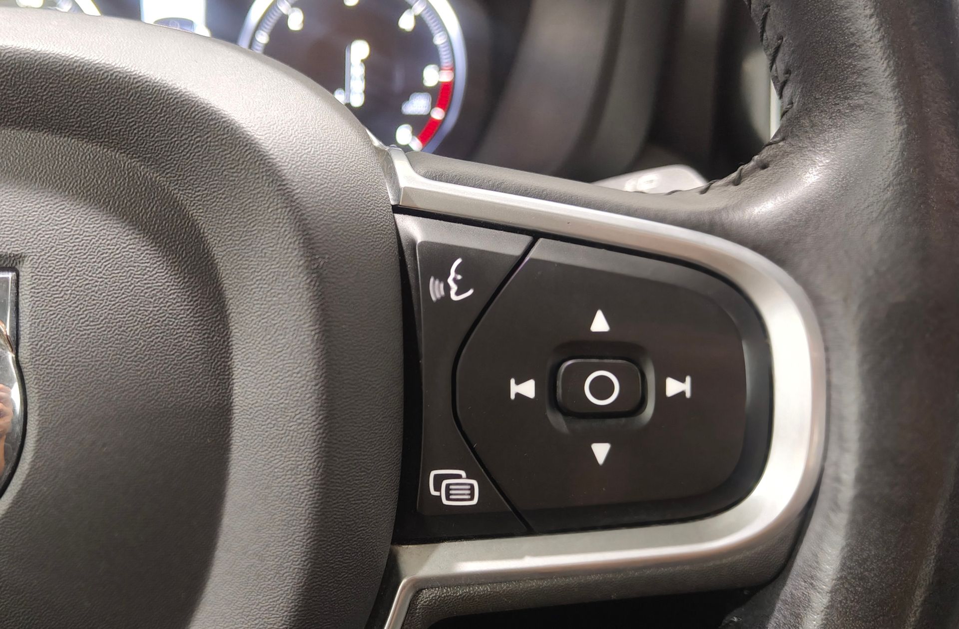 Volvo XC60 D4 Momentum - foto 33
