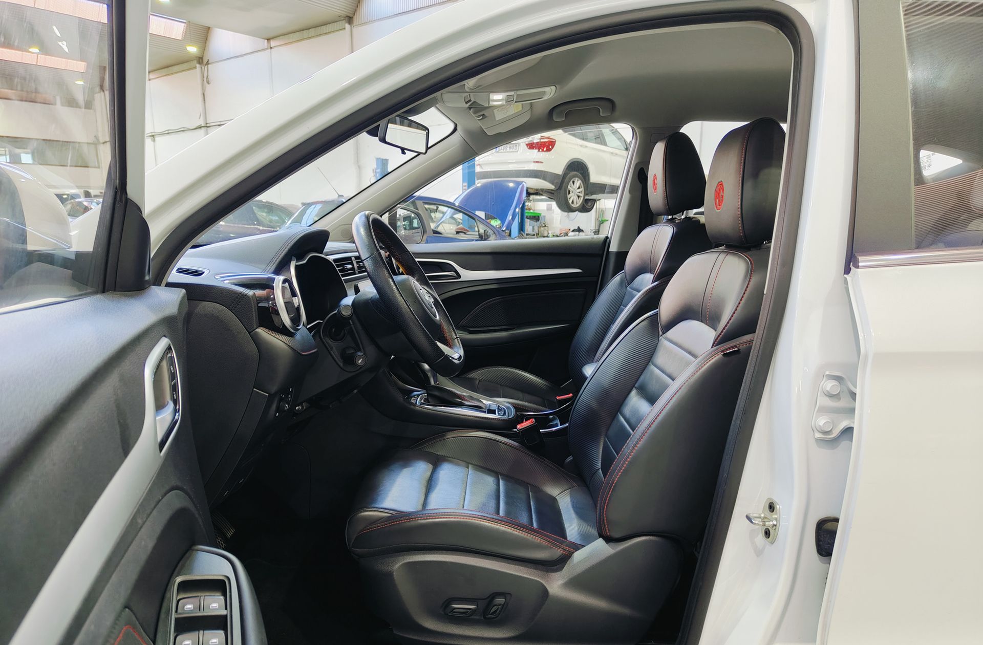 MG ZS 1.0T Luxury - foto 12