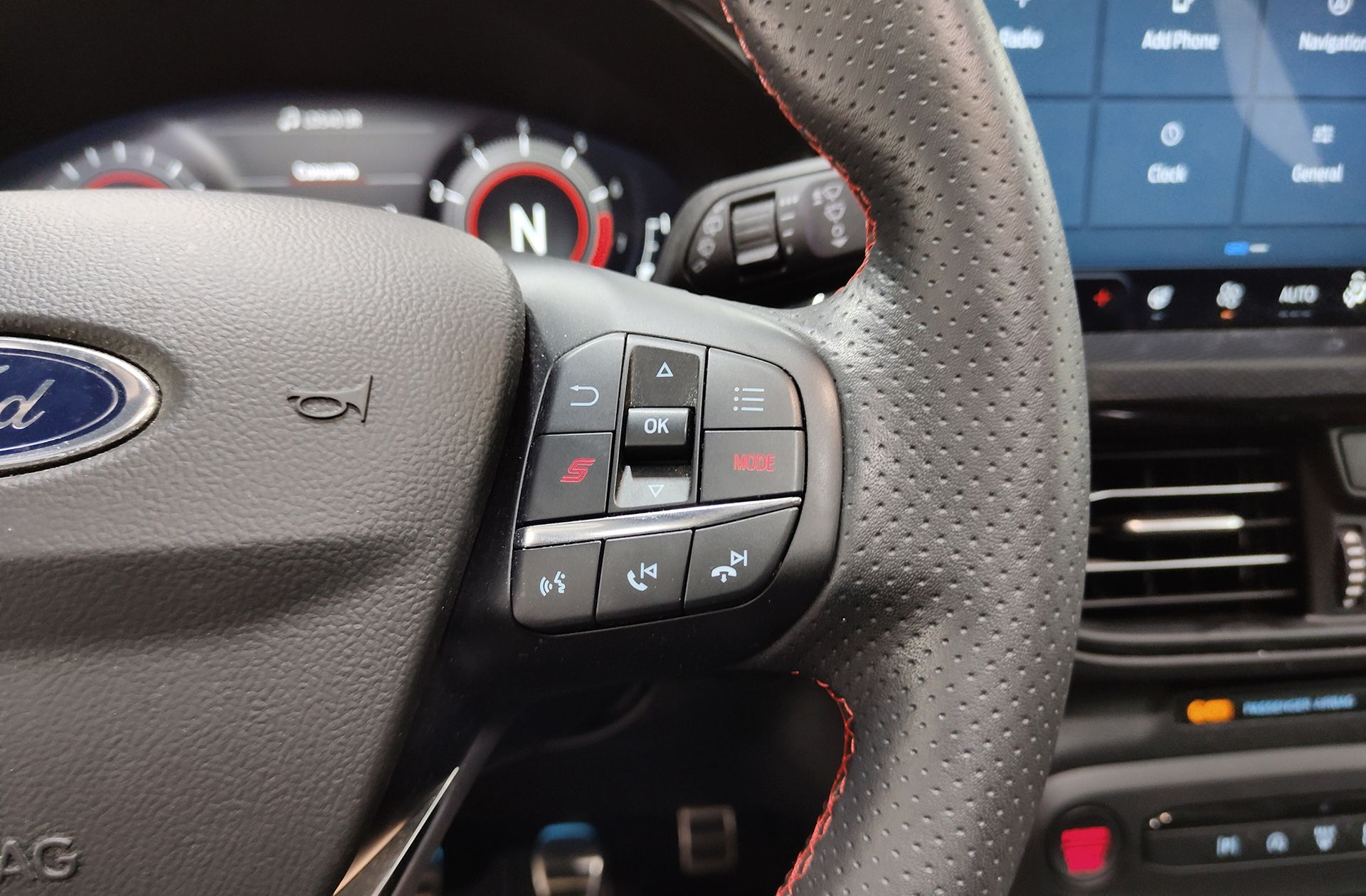 Ford Focus 2.3 EcoBoost ST 3 - foto 31