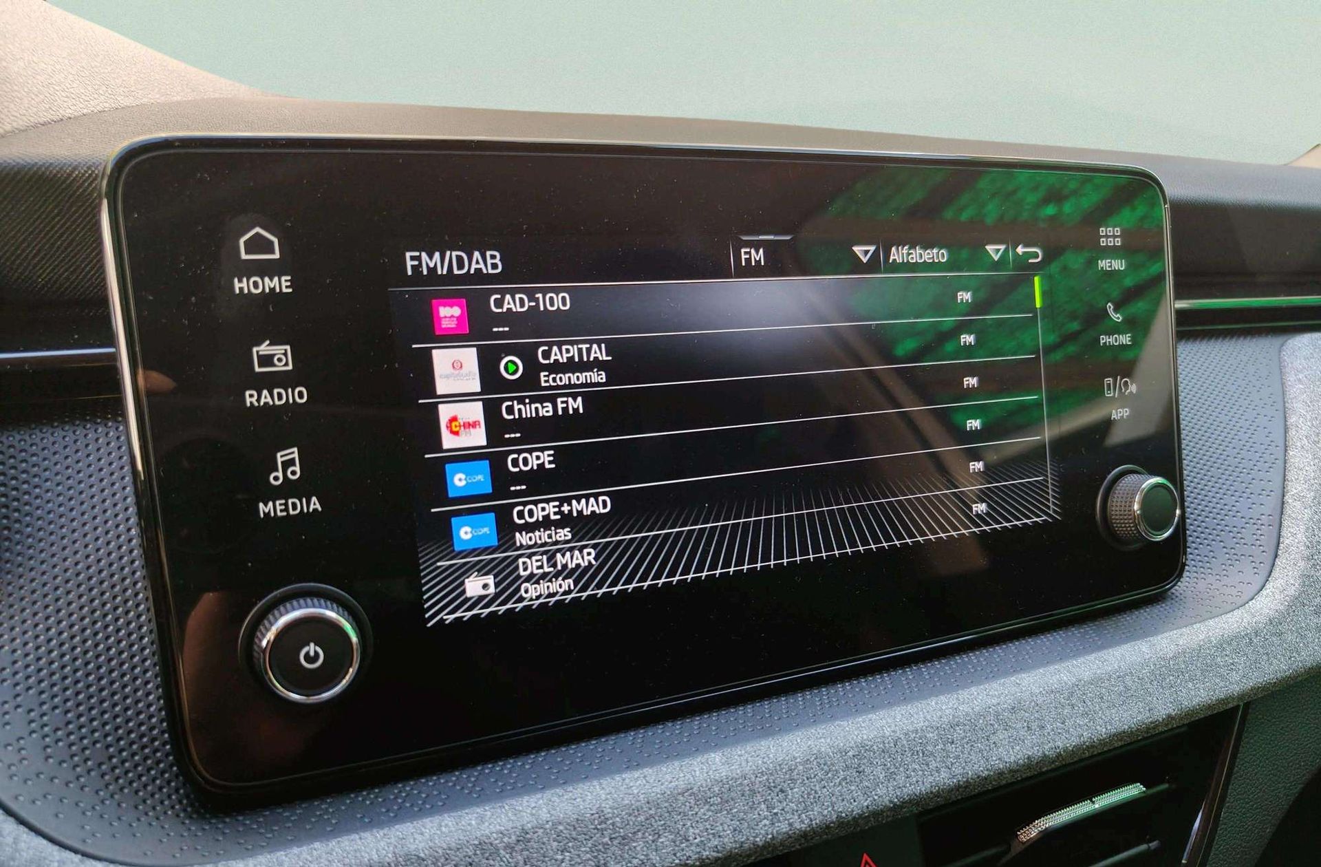 Škoda Kamiq 1.0 TSI Selection DSG - foto 31