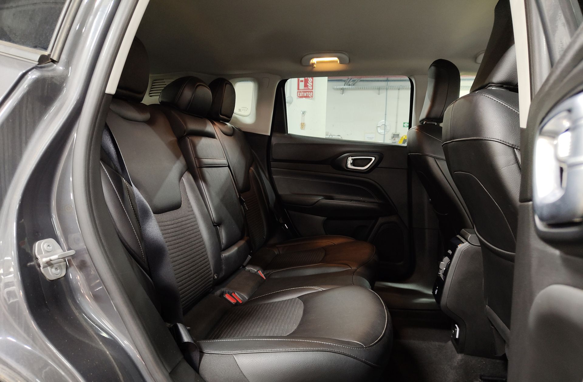 Jeep Compass 1.3 Gse Night Eagle FWD - foto 17