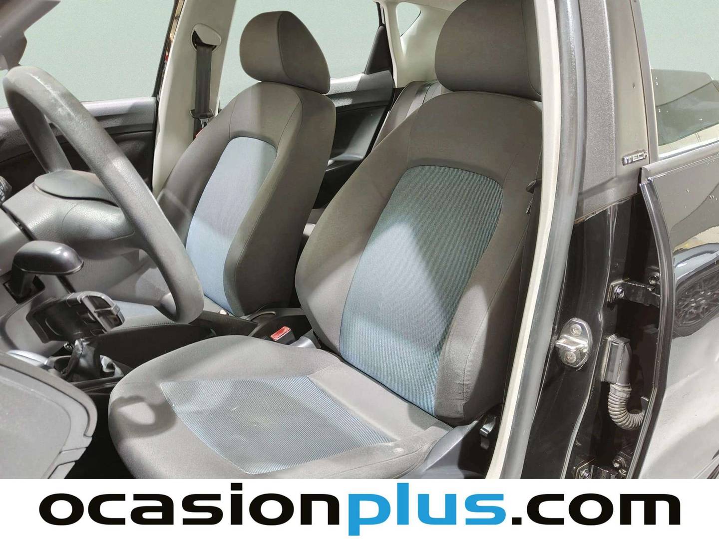 Foto asientos delanteros Seat Ibiza Seat Ibiza 1.2 TSI Reference (85 CV)