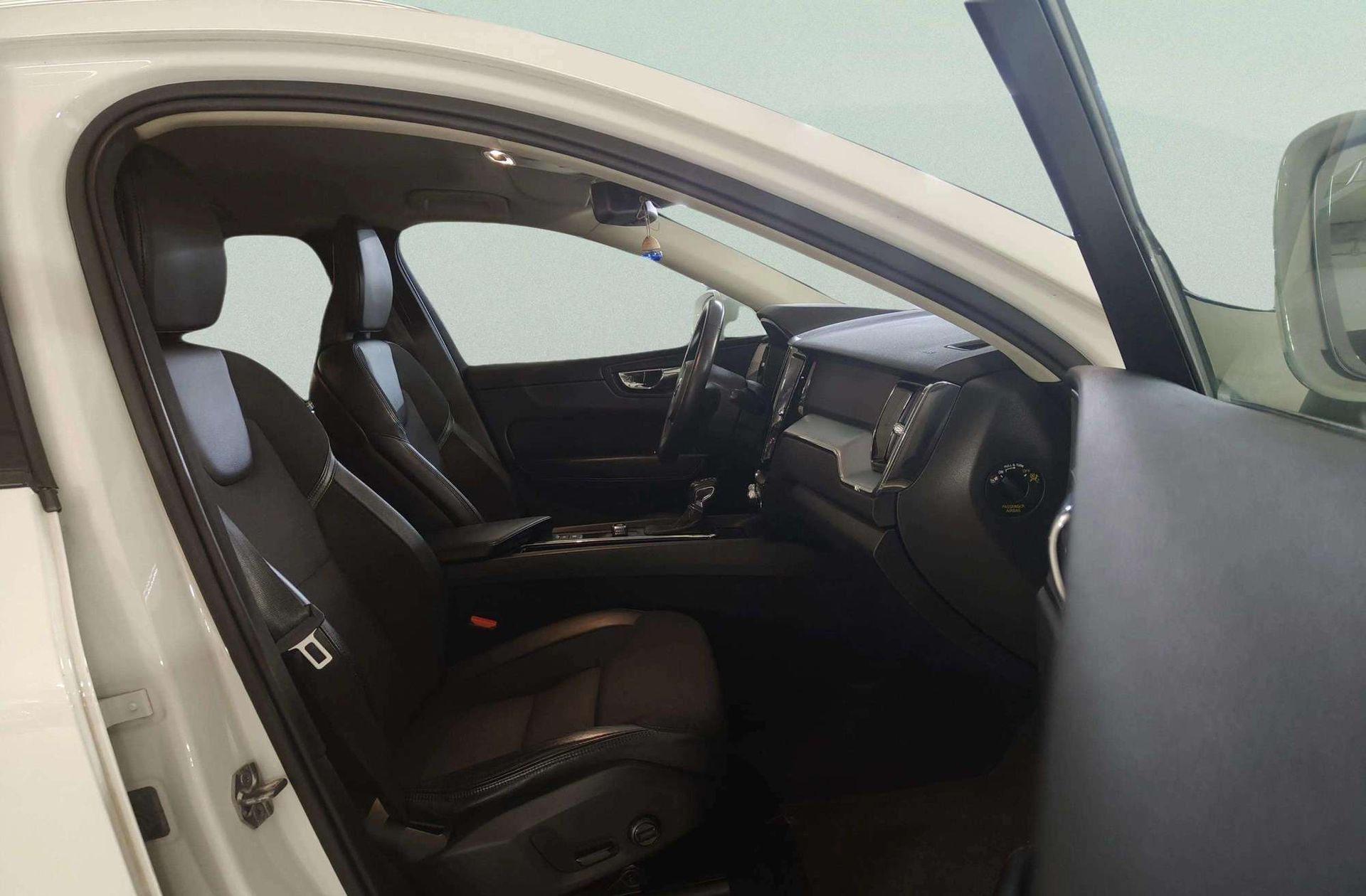 Volvo XC60 D4 Momentum - foto 22