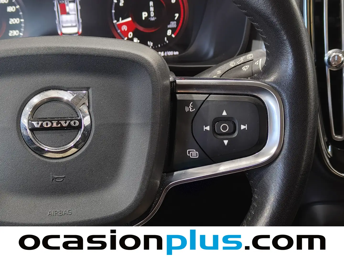 Foto Volvo XC40 Volvo XC40 T4 Momentum Auto (190 CV)