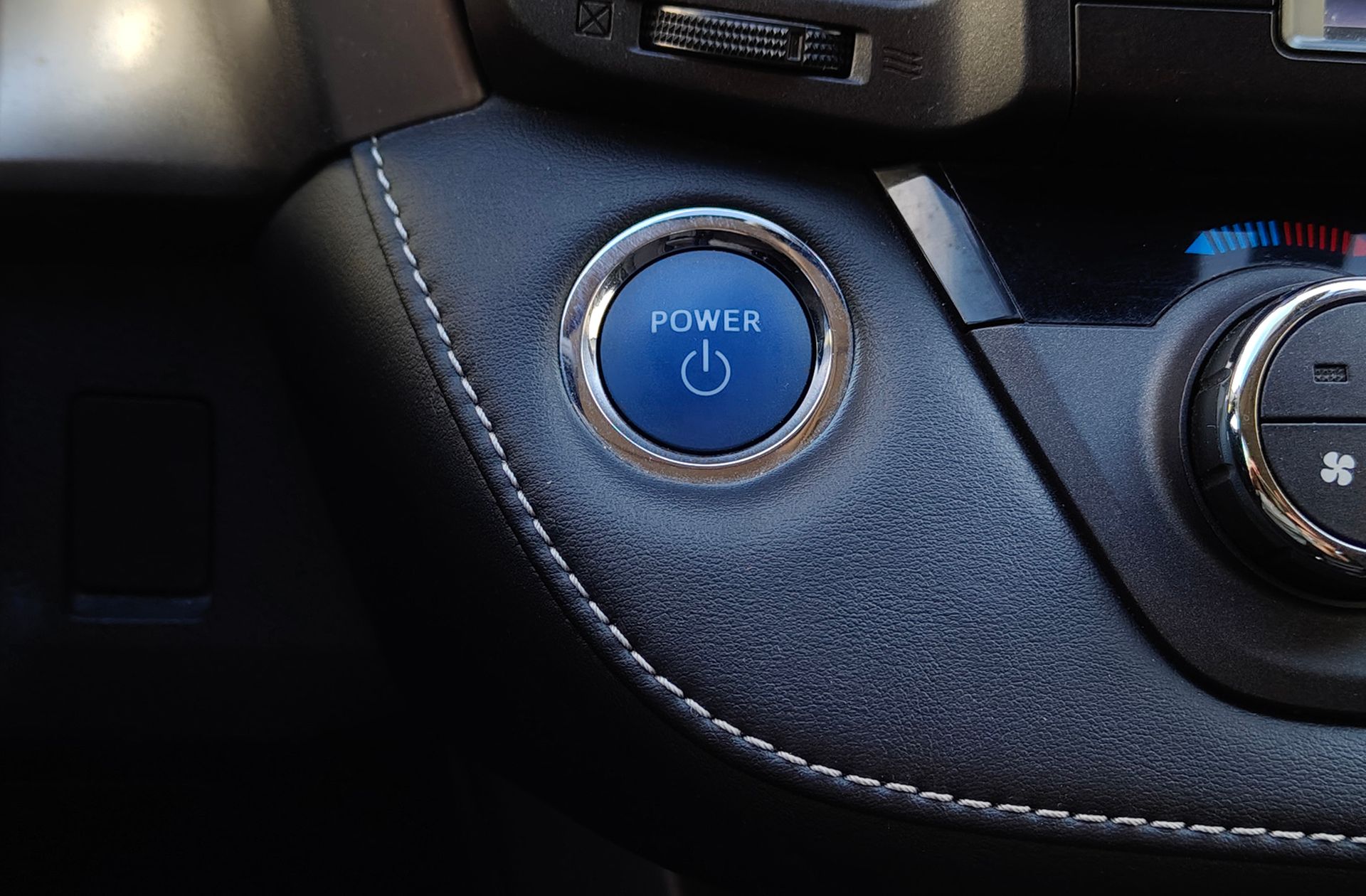 Toyota RAV4 2.5l hybrid Advance Pack Drive 2WD - foto 27