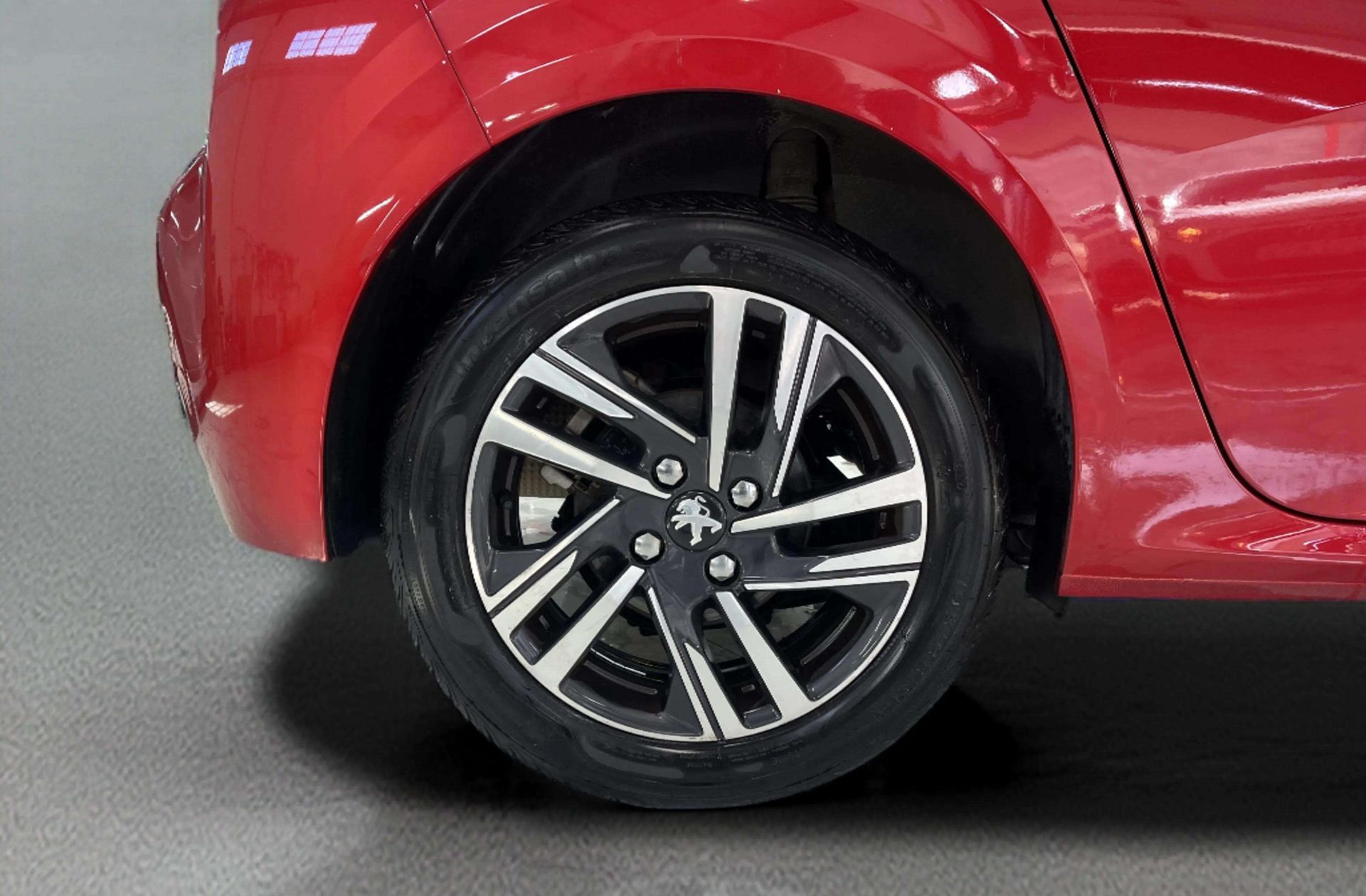 Peugeot 208 PureTech 100 Allure EAT8 - foto 36