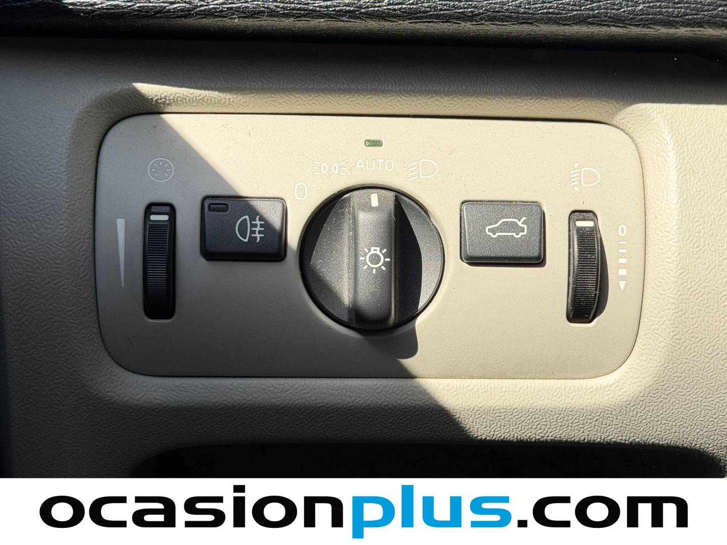 Foto Volvo V40 Volvo V40 D3 Momentum Auto (150 CV)