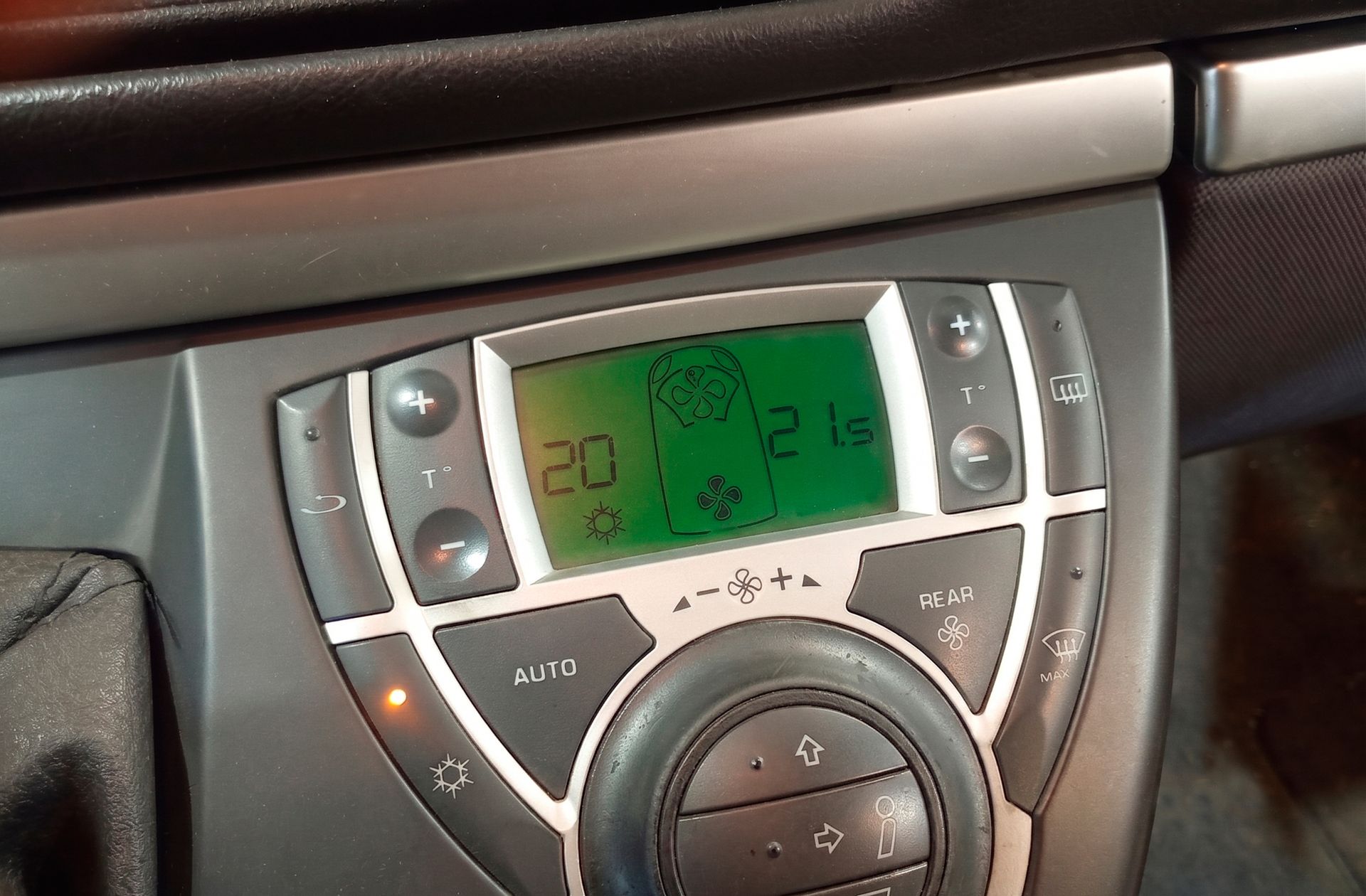 Peugeot 807 2.2 HDi ST - foto 22
