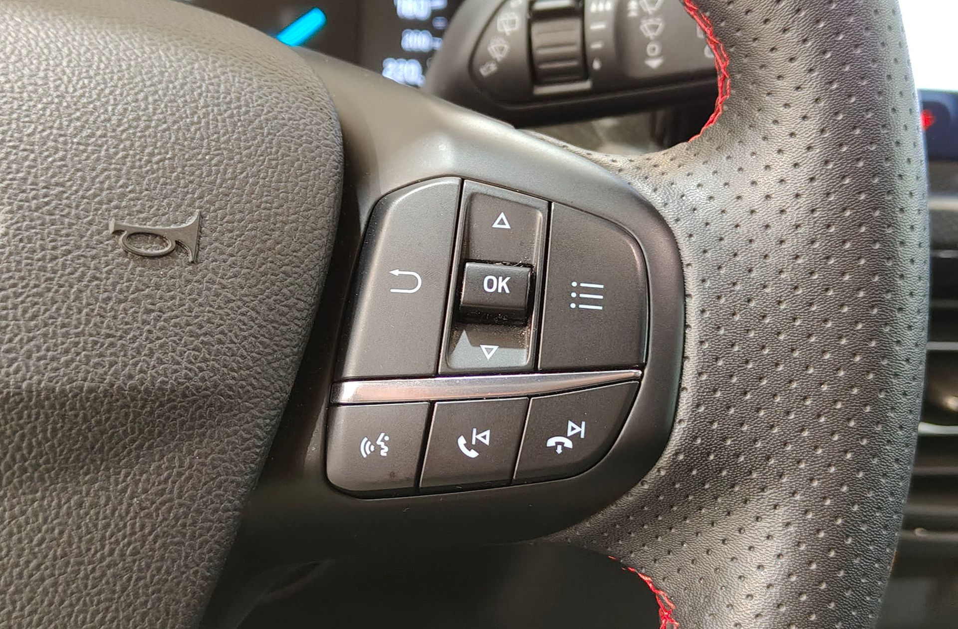 Ford Focus 1.0 EcoBoost MHEV ST-Line - foto 31