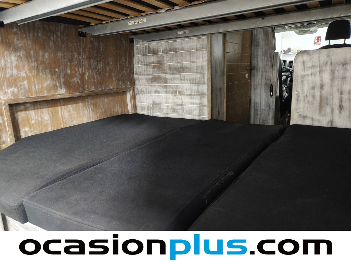 Foto Volkswagen Crafter Volkswagen Crafter Furgon Batalla Media TA 2.0 TDI BMT 3.500  (140 CV) 4 Plazas Camperizada