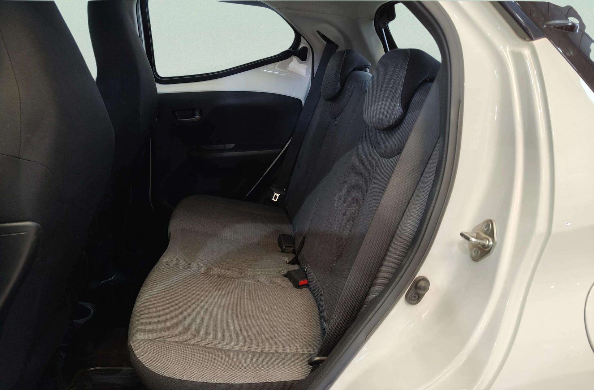 Toyota Aygo 1.0 70 x-play - foto 11