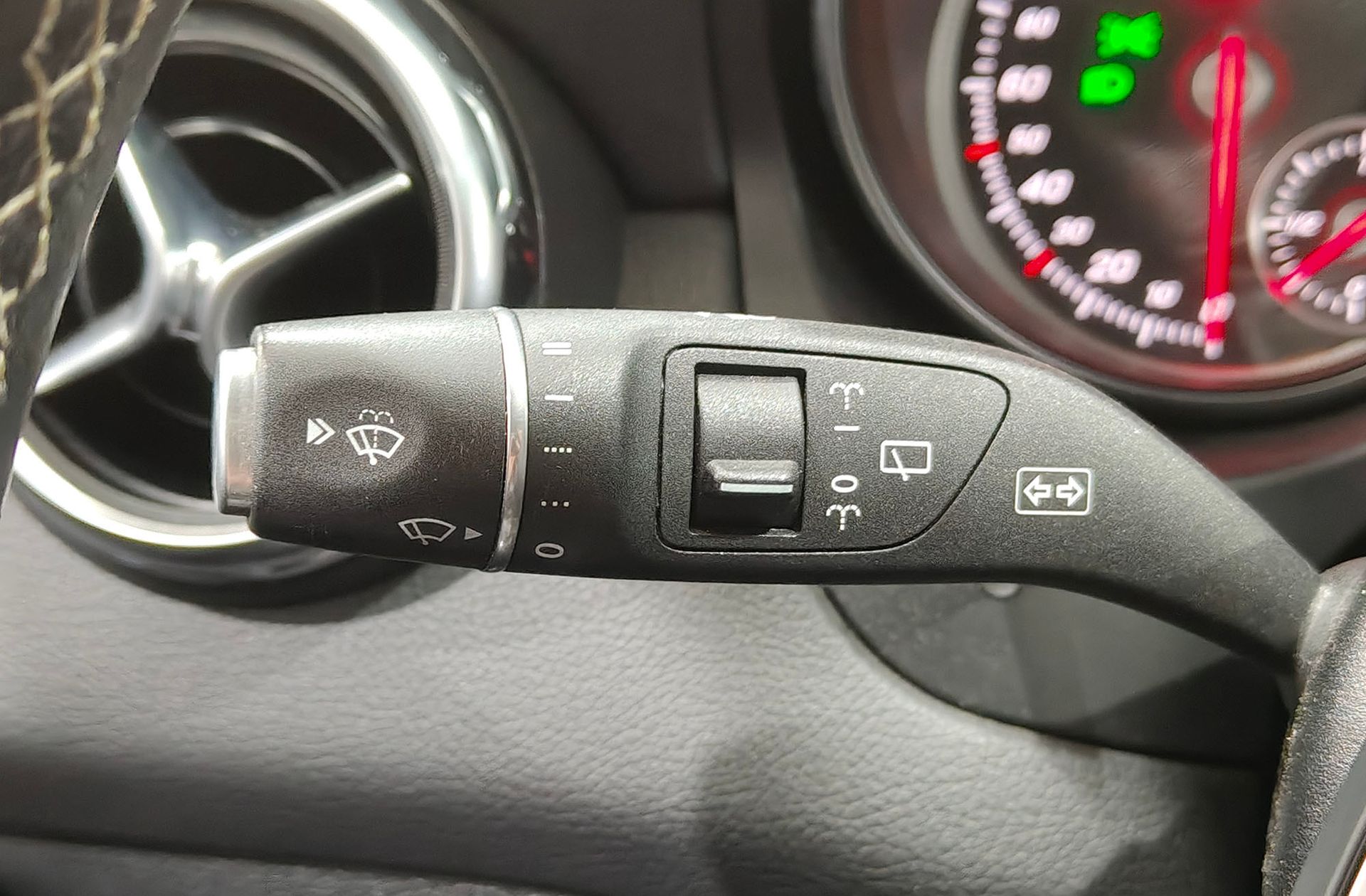 Mercedes-Benz GLA 220d 4Matic - foto 25