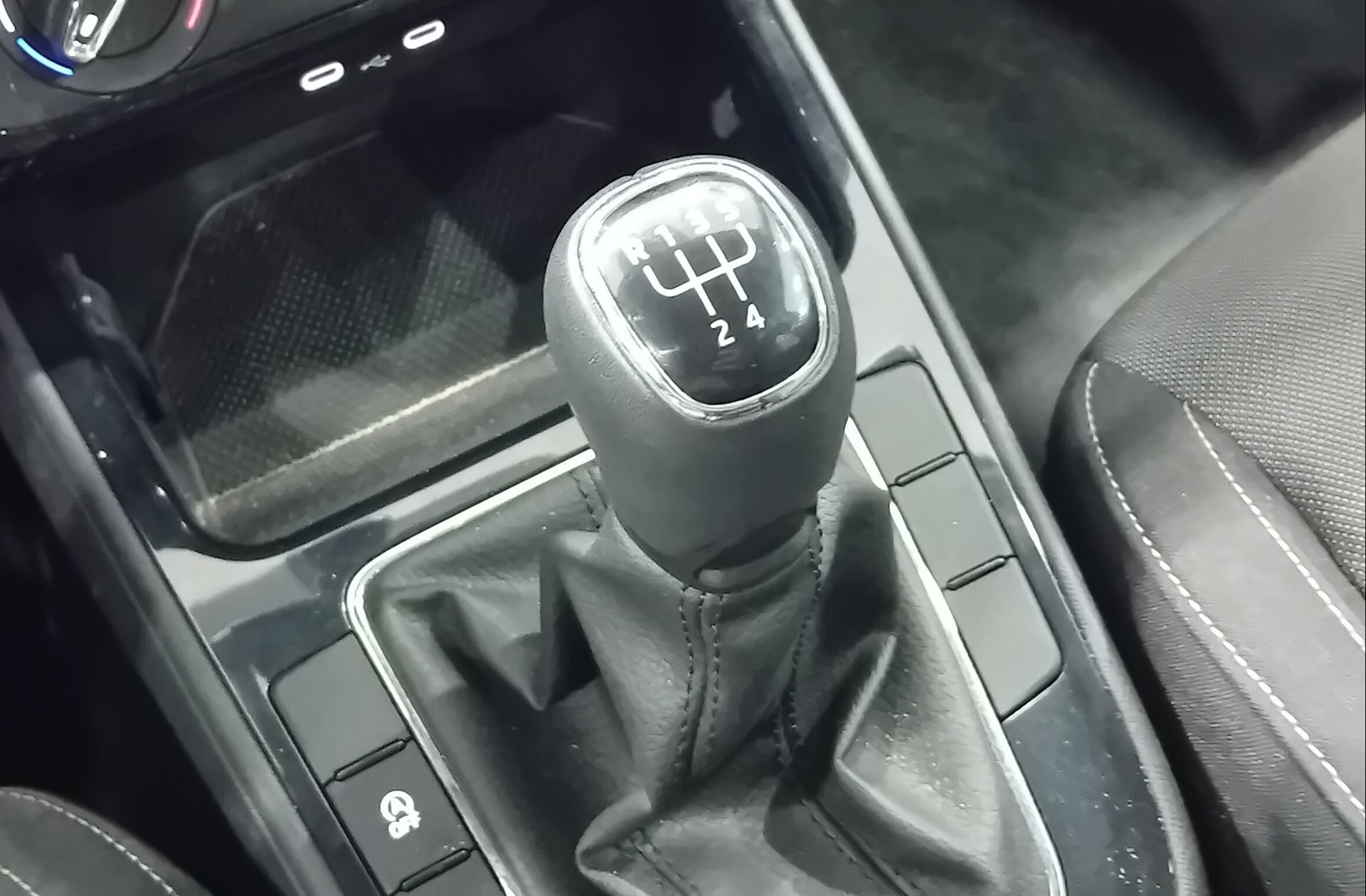 Škoda Fabia 1.0 TSI Selection - foto 5