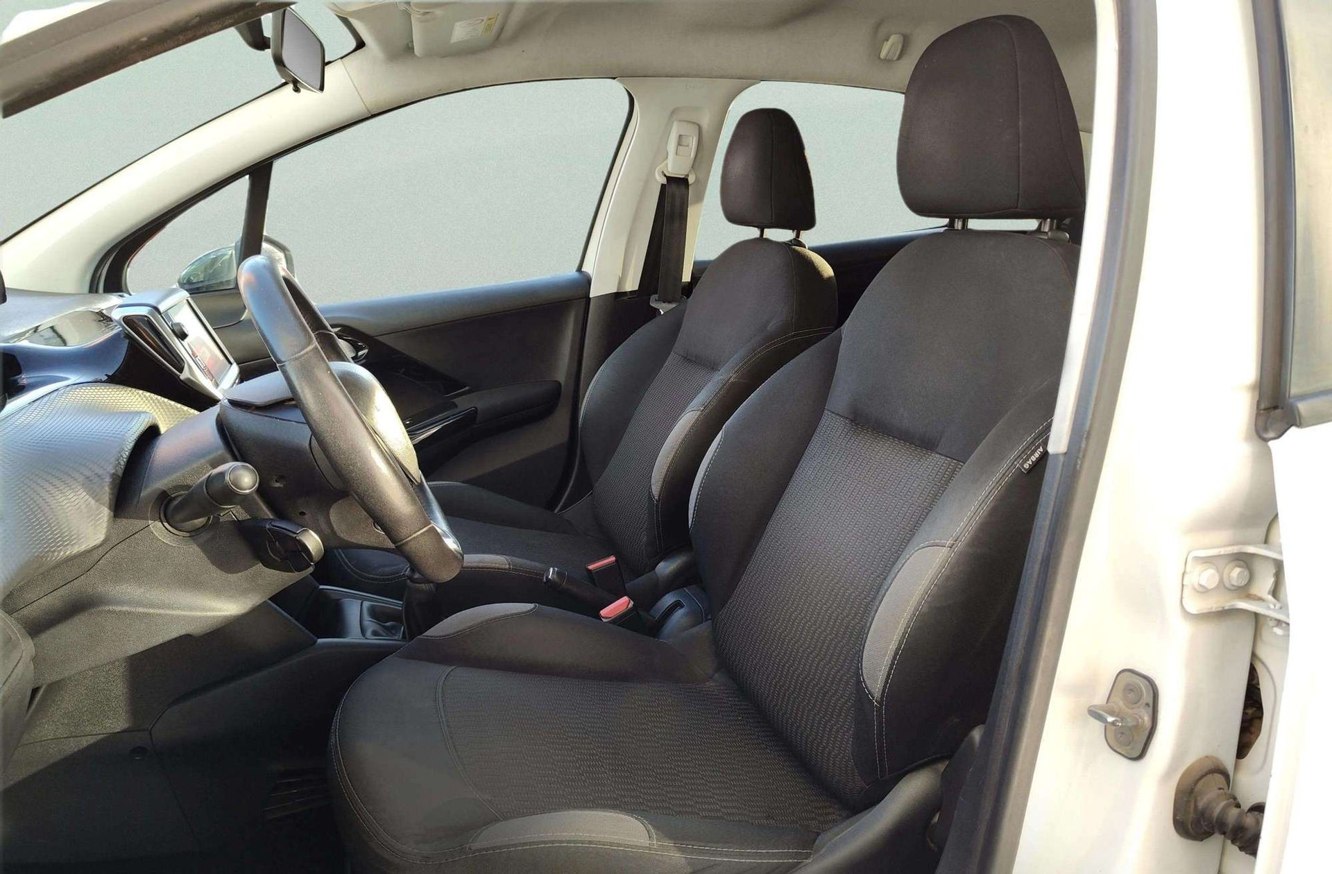 Peugeot 208 1.6 BlueHDi Style - foto 11