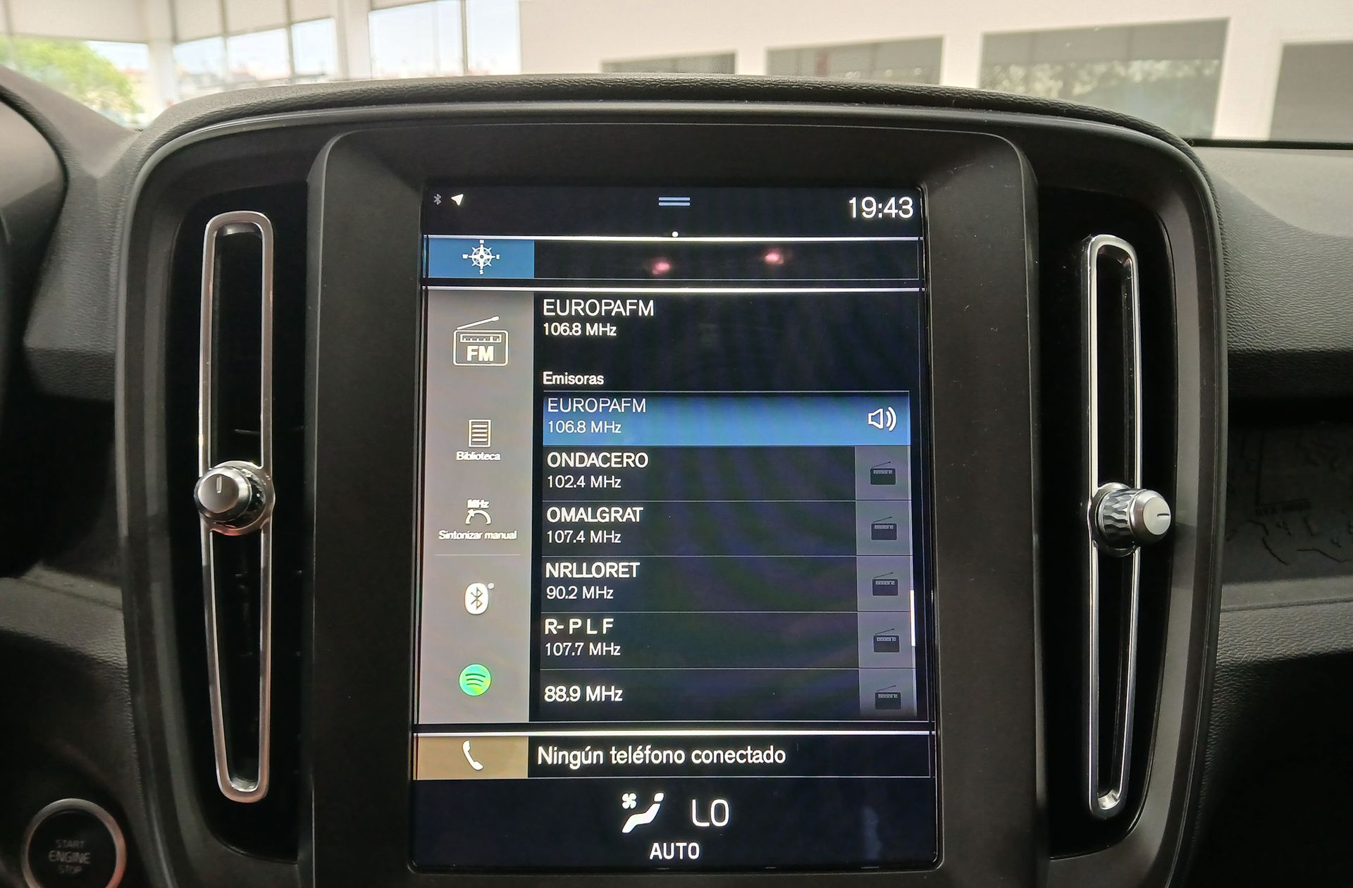 Volvo XC40 T2 Momentum Core - foto 32