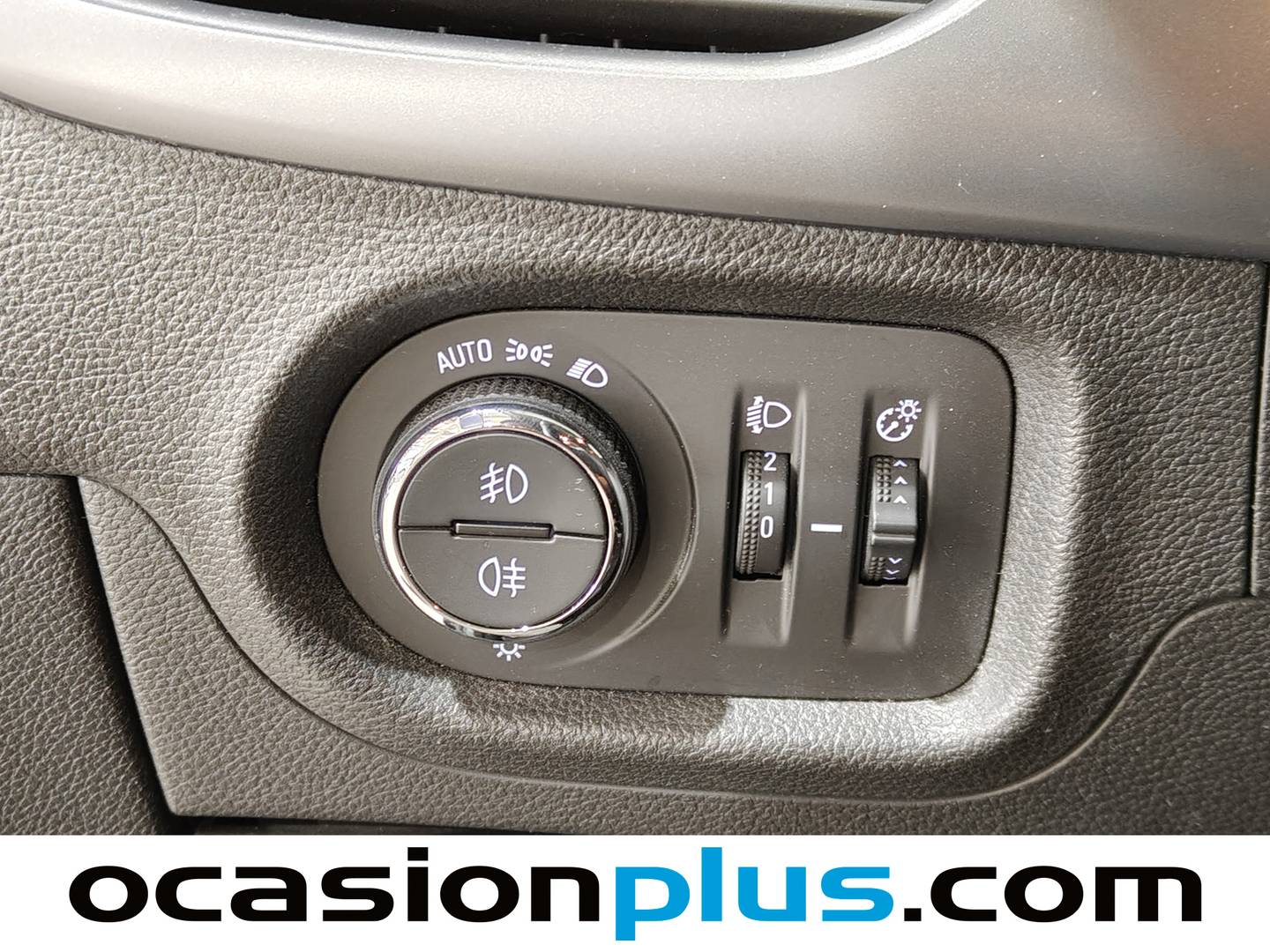 Equipamiento del Opel Astra Opel Astra 1.6 CDTi S&S Selective (110 CV)